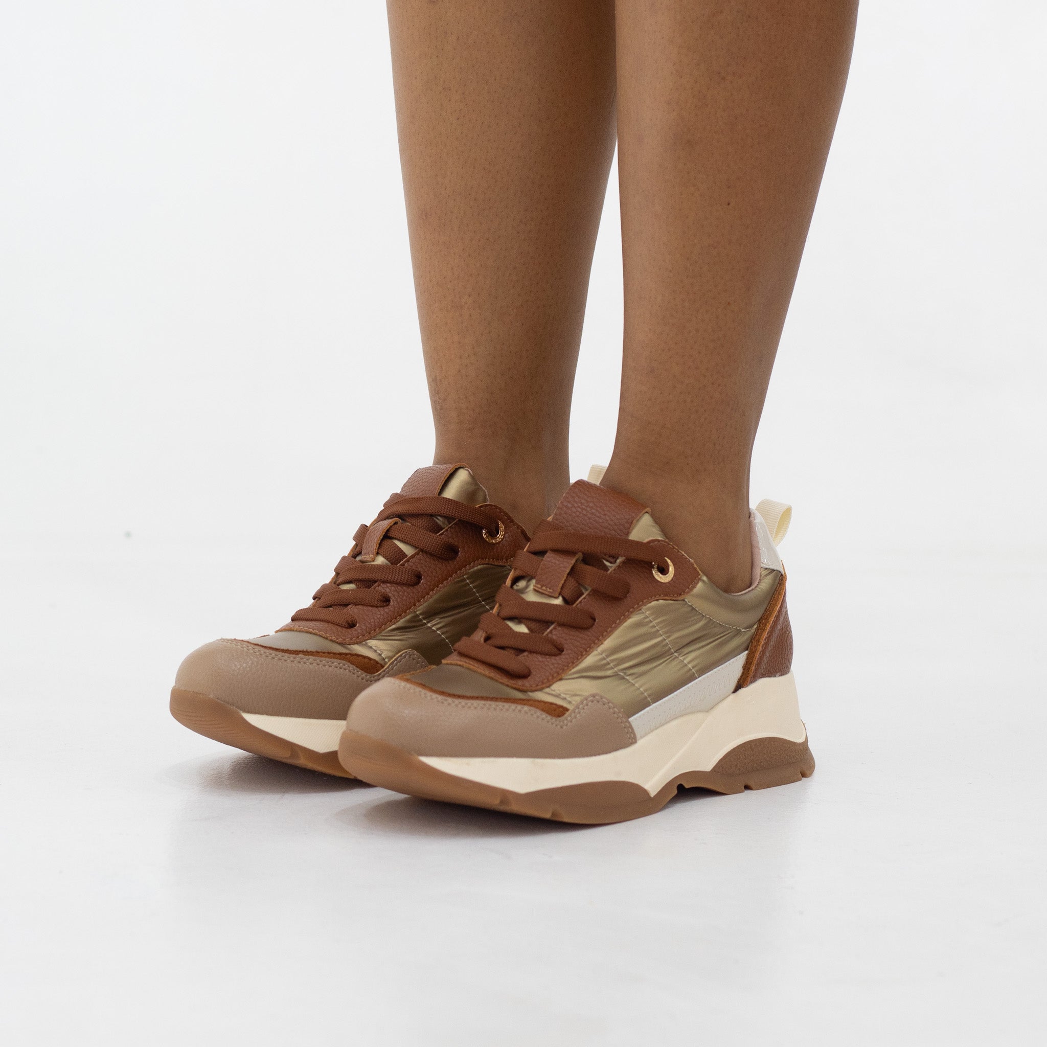 Yuha 2-tone outsole lace-up sneaker multi