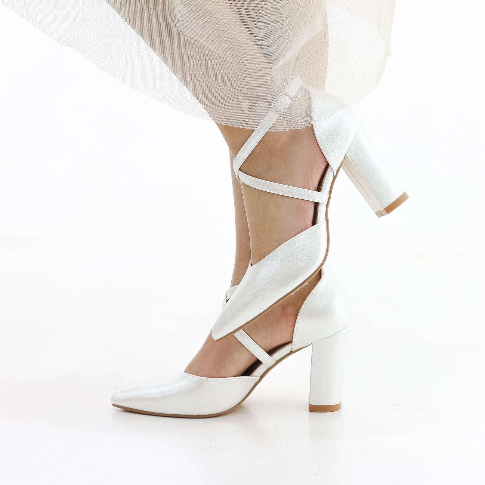 Fomo block 8.5 cm heel open waist cross over belts