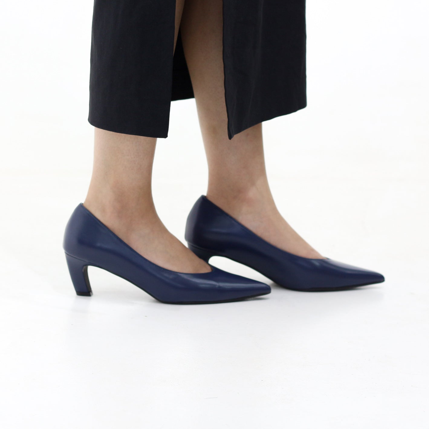 Azainia pointed toe low kitten 6cm heel with