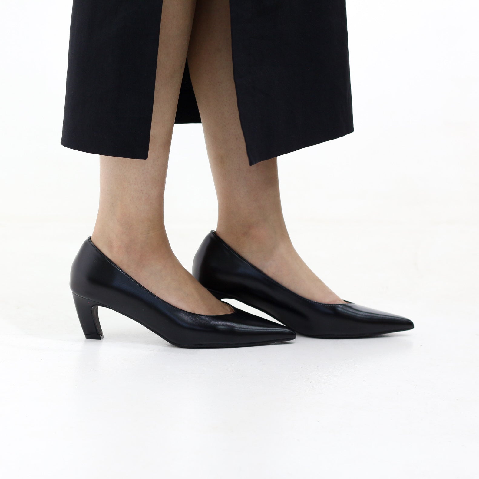 Azainia pointed toe low kitten 6cm heel with