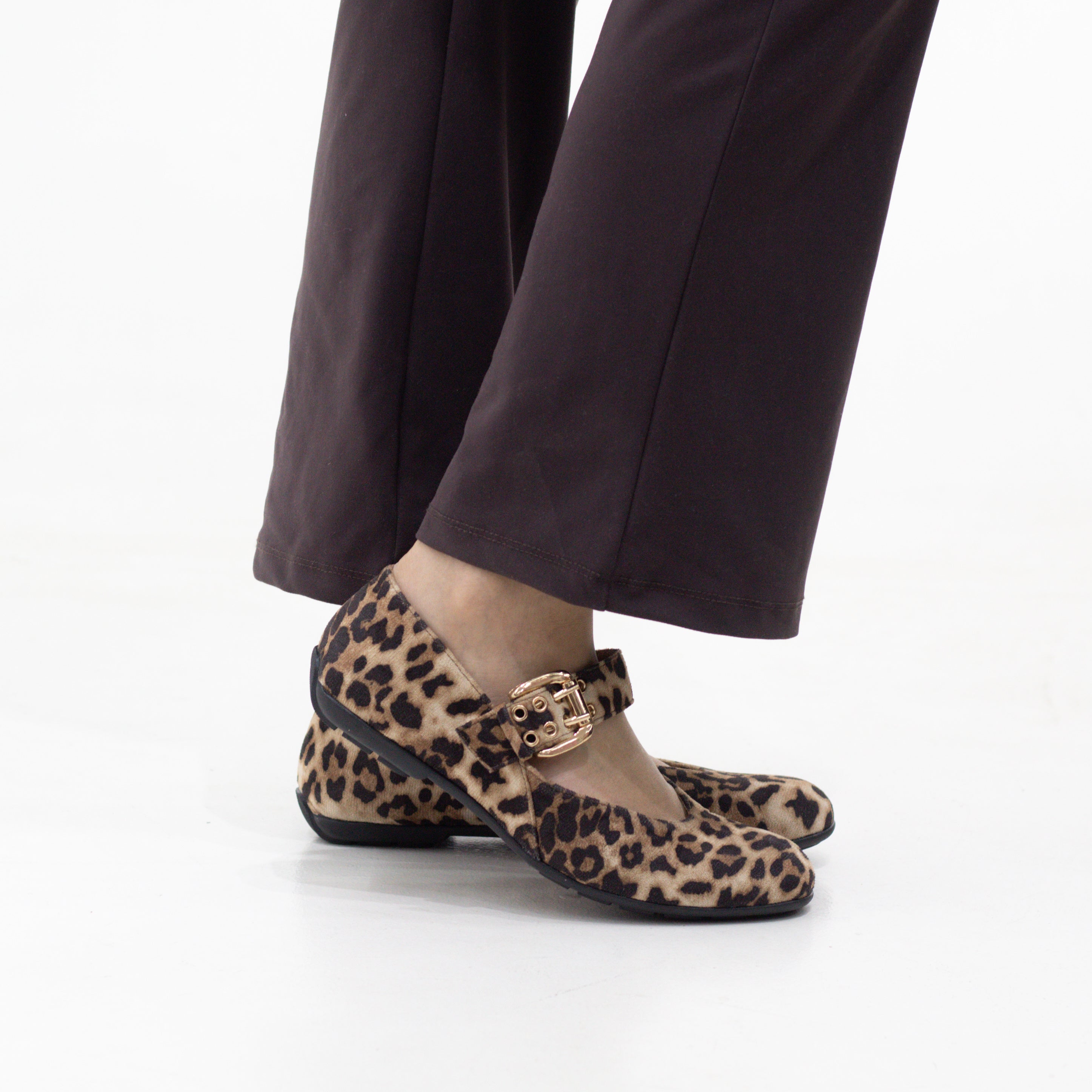 Mags single band round toe comfy pump shoes