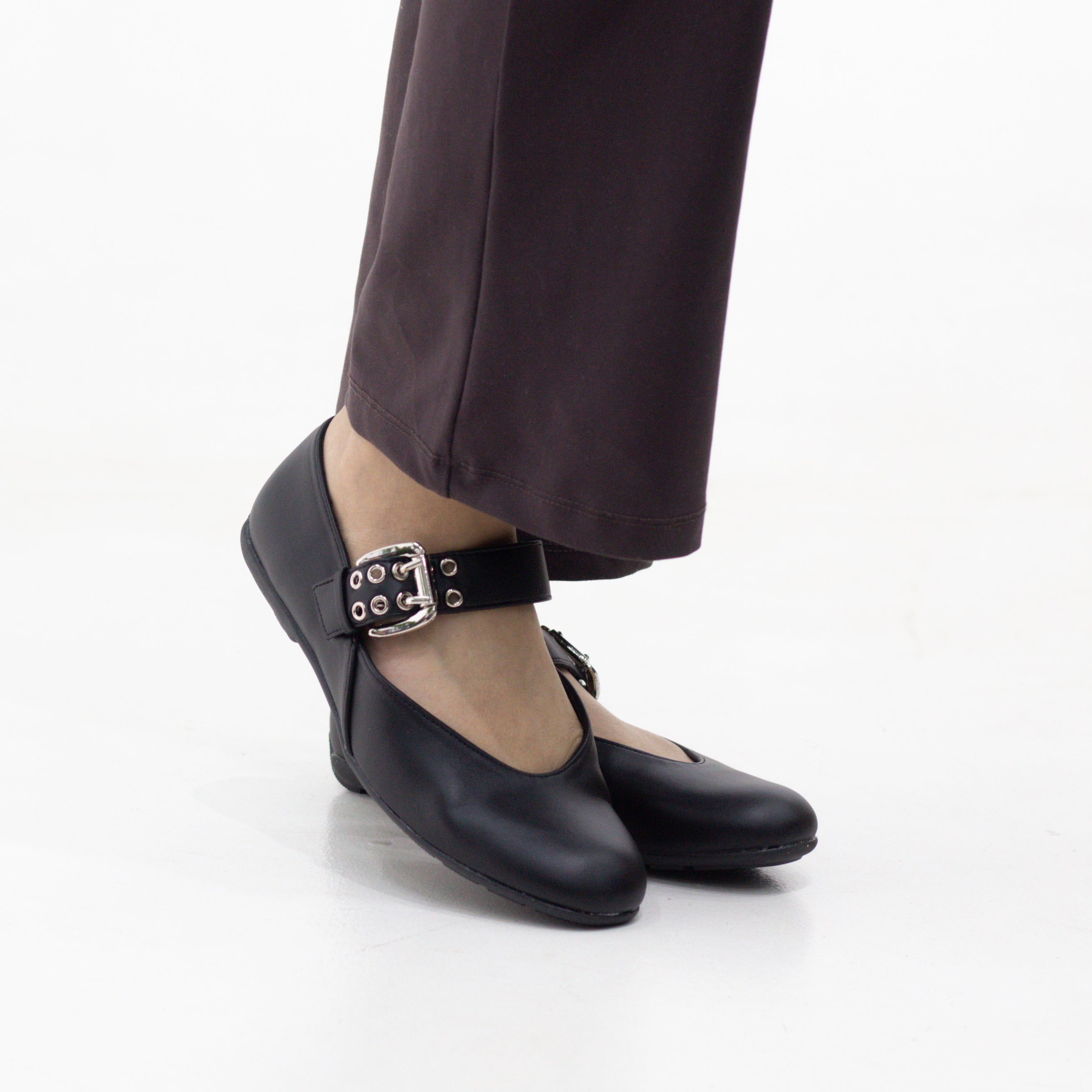 Mags single band round toe comfy pump shoes