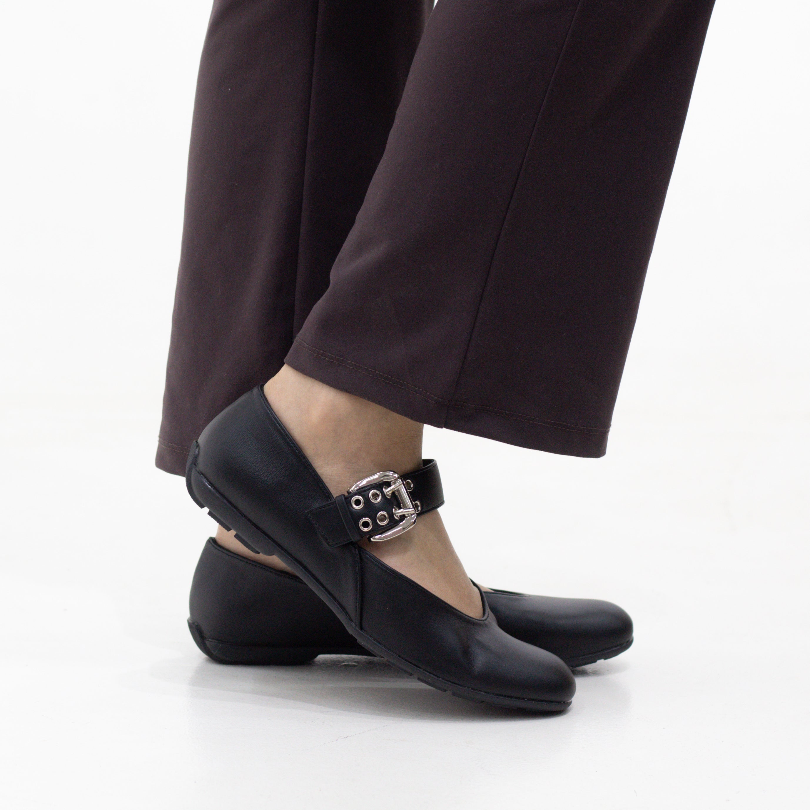 Mags single band round toe comfy pump shoes