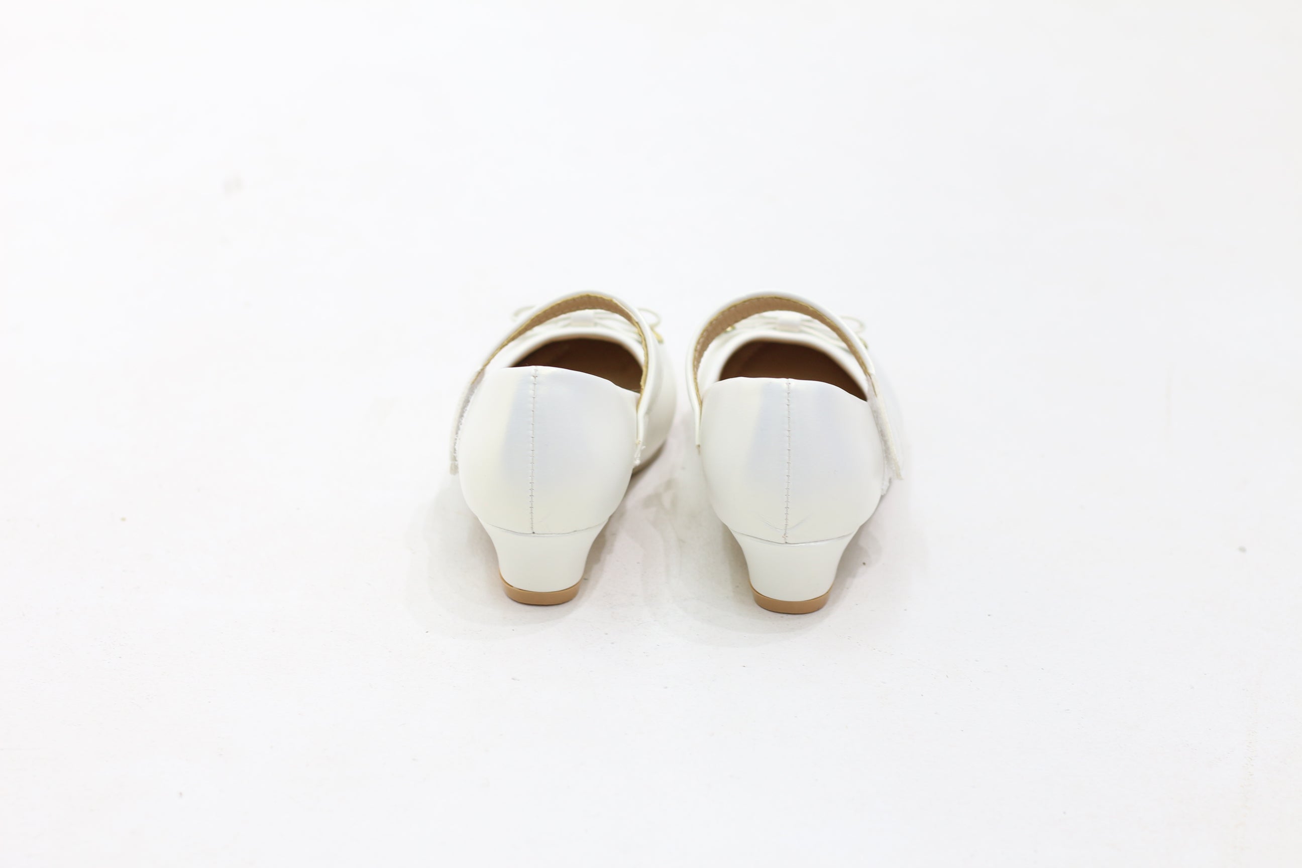 Cute chic glossy infant girls pumps with bow detail