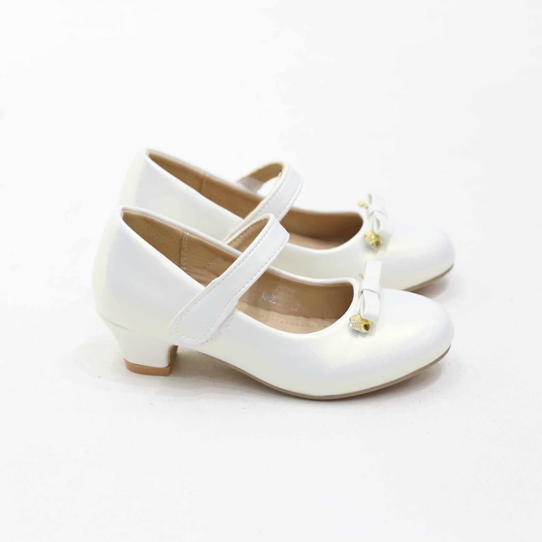 Cute chic glossy girls pumps with bow detail