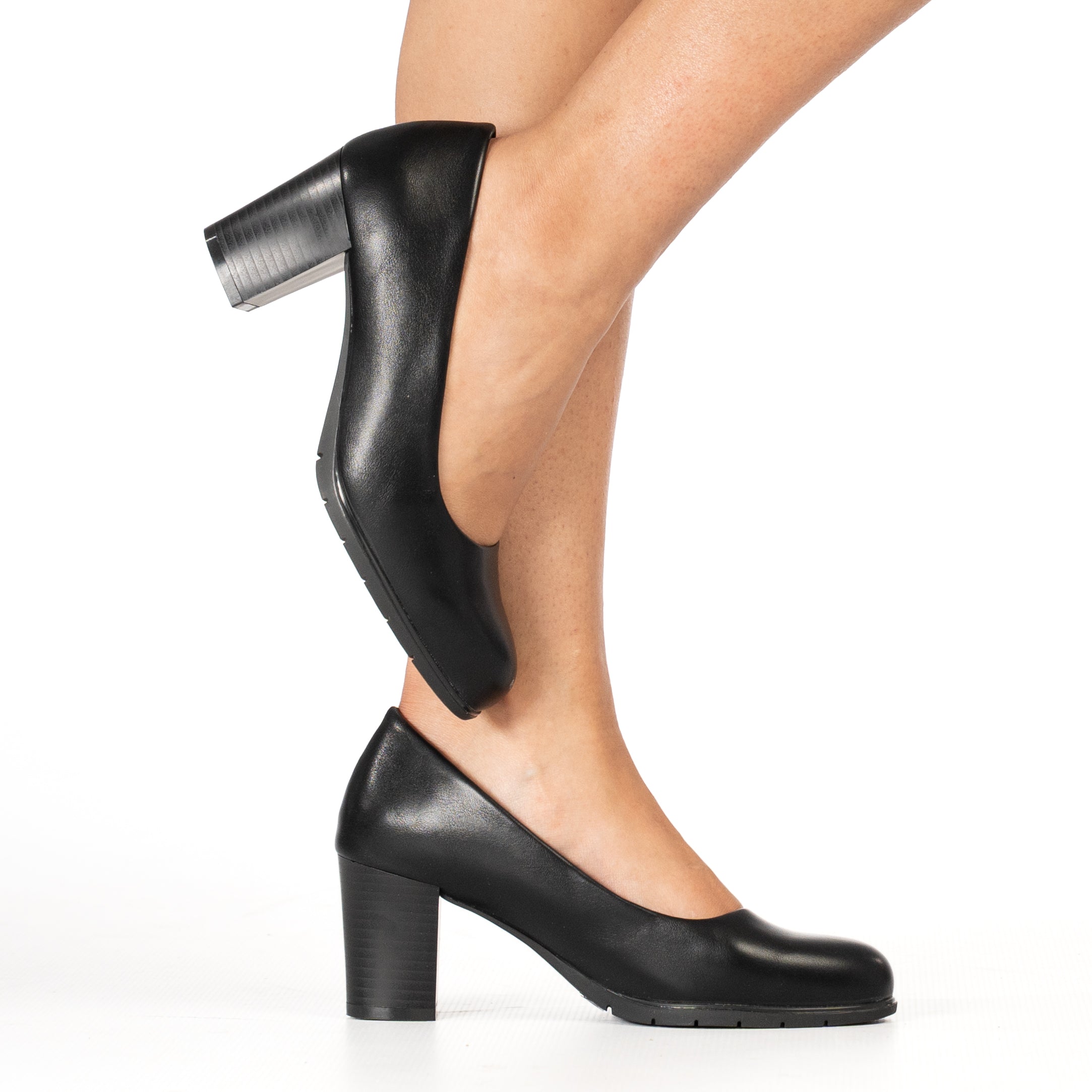 Talula women's classic block heel with rounded toe silhouette