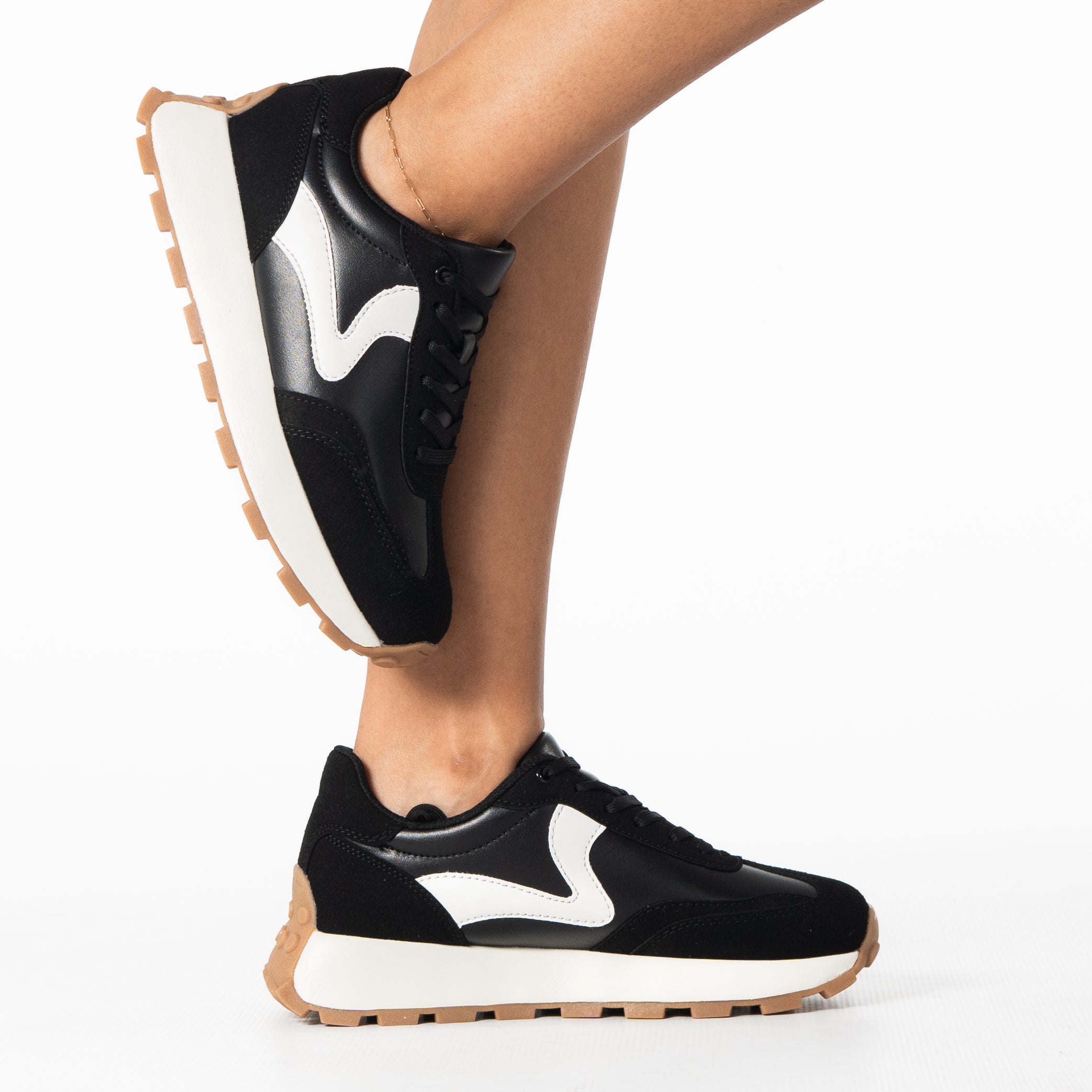 Paige women's sporty contrast sneaker with chunky sole style