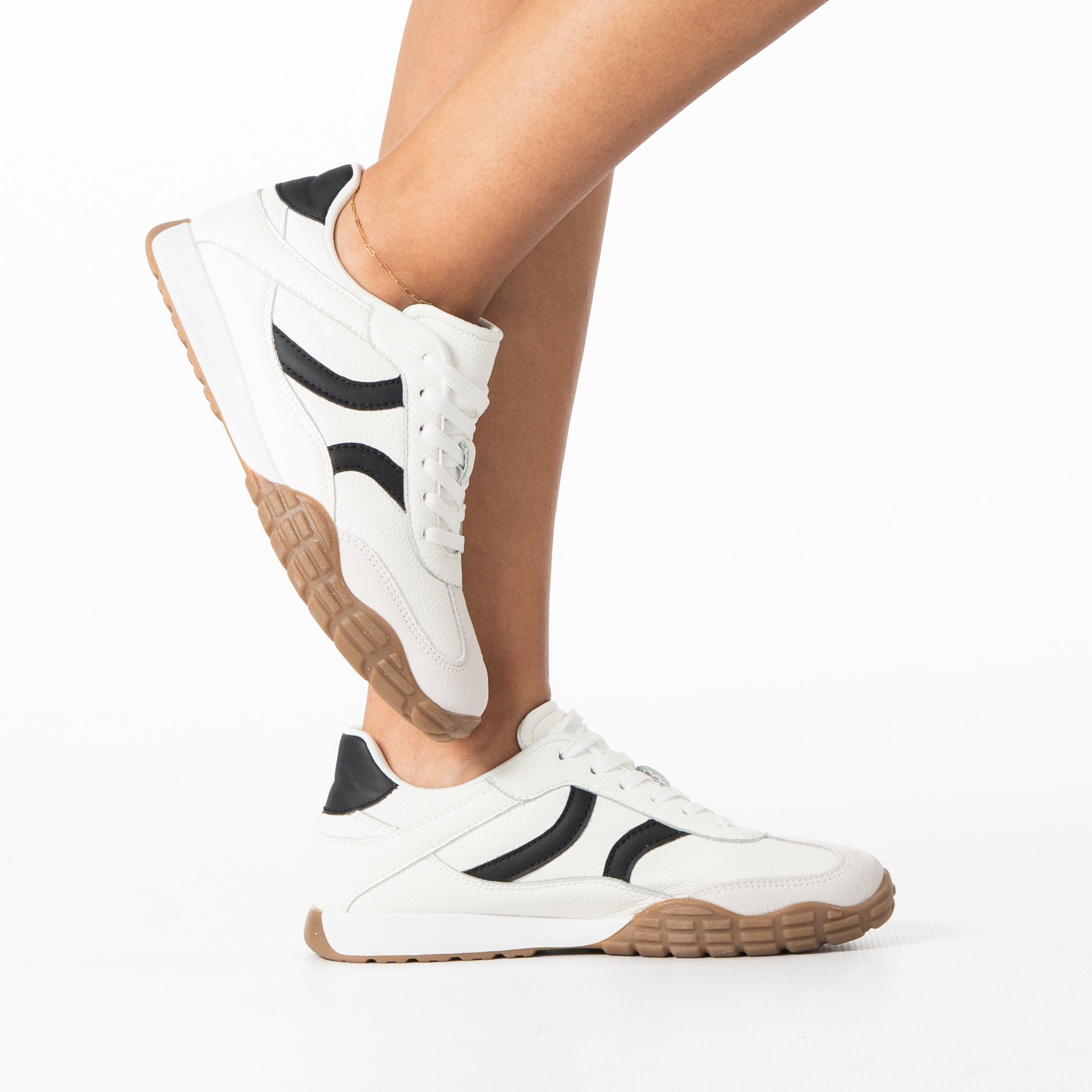 Honor women's retro runner sneaker with contrast panel detailing