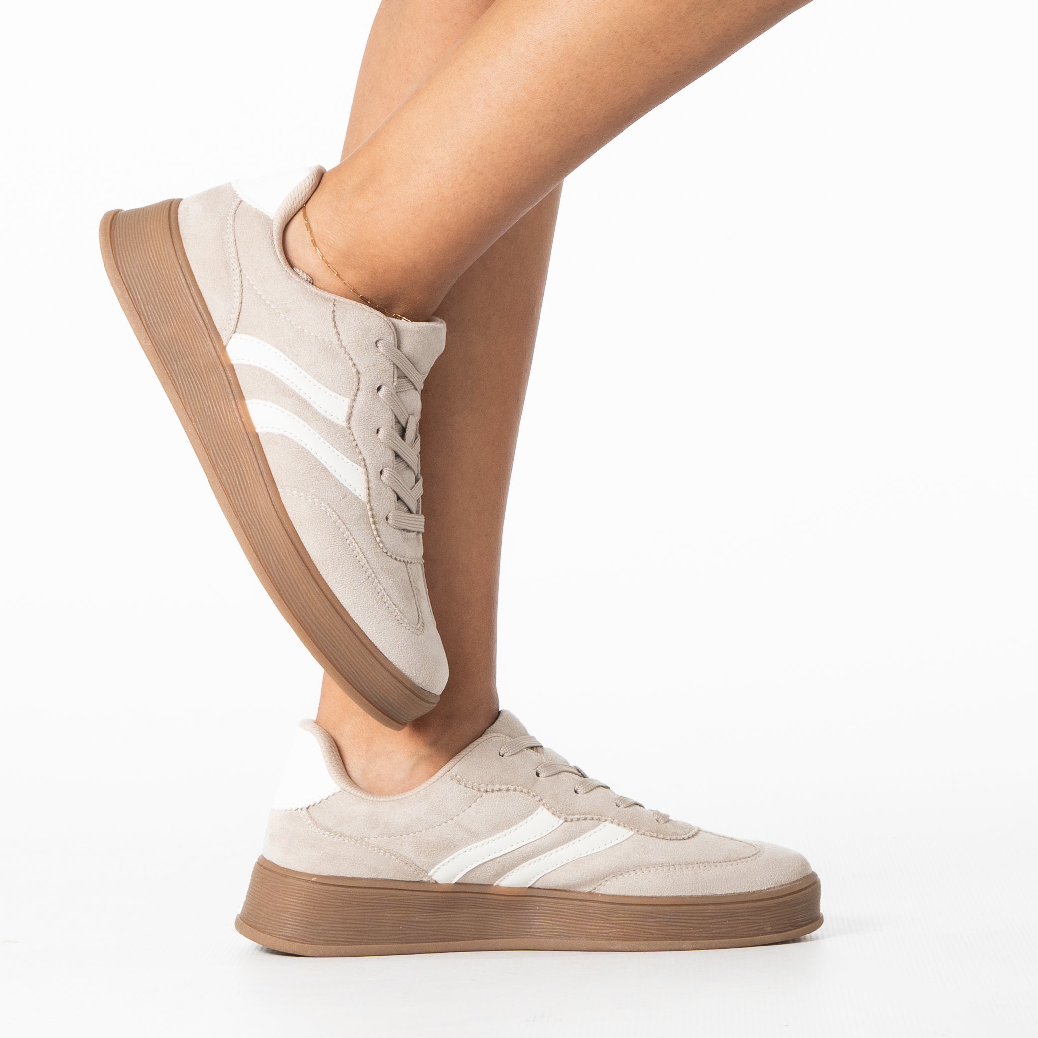 Habend women's chunky platform sneaker with contrast stripe detailing