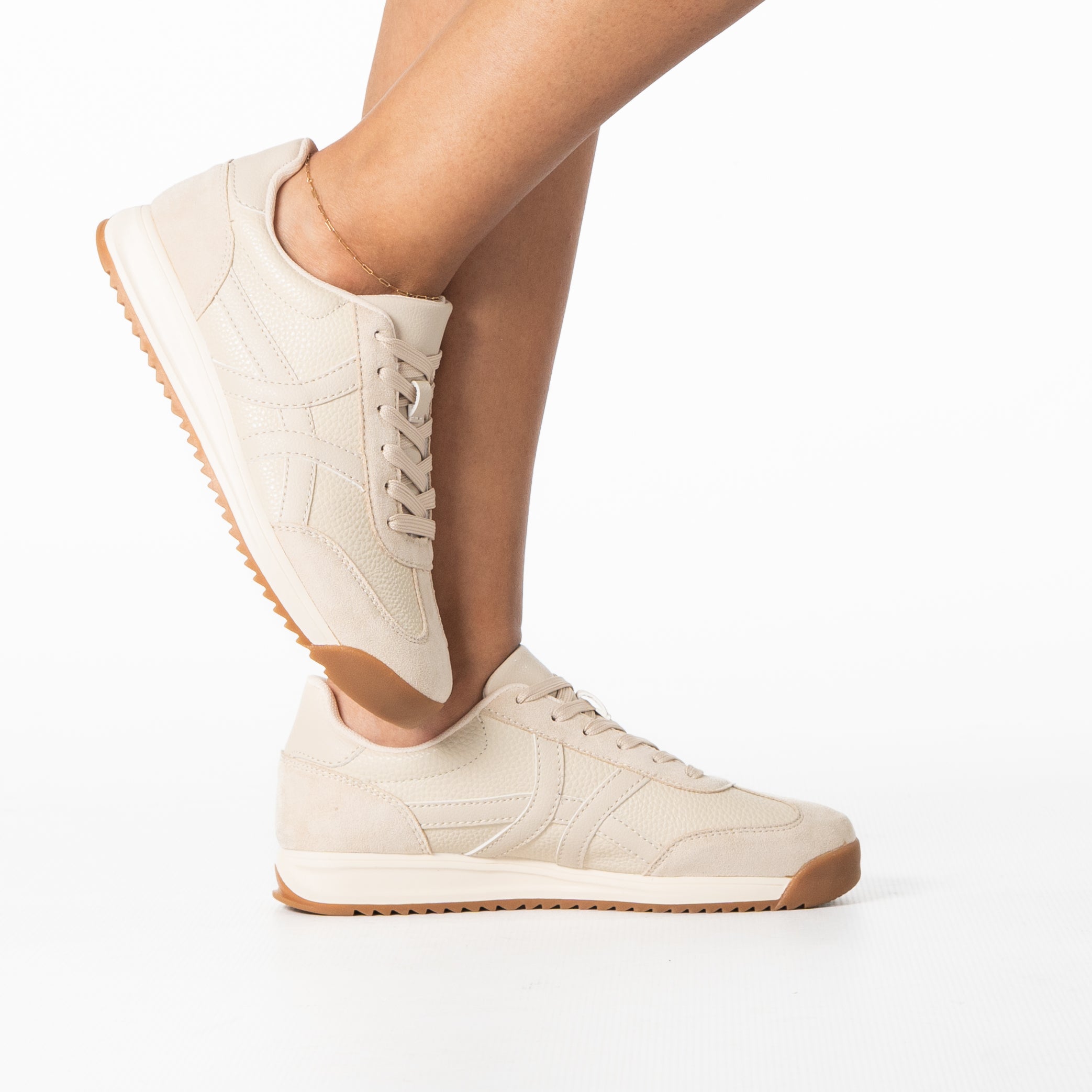 Elora women's classic retro sneaker with contrast stripe design