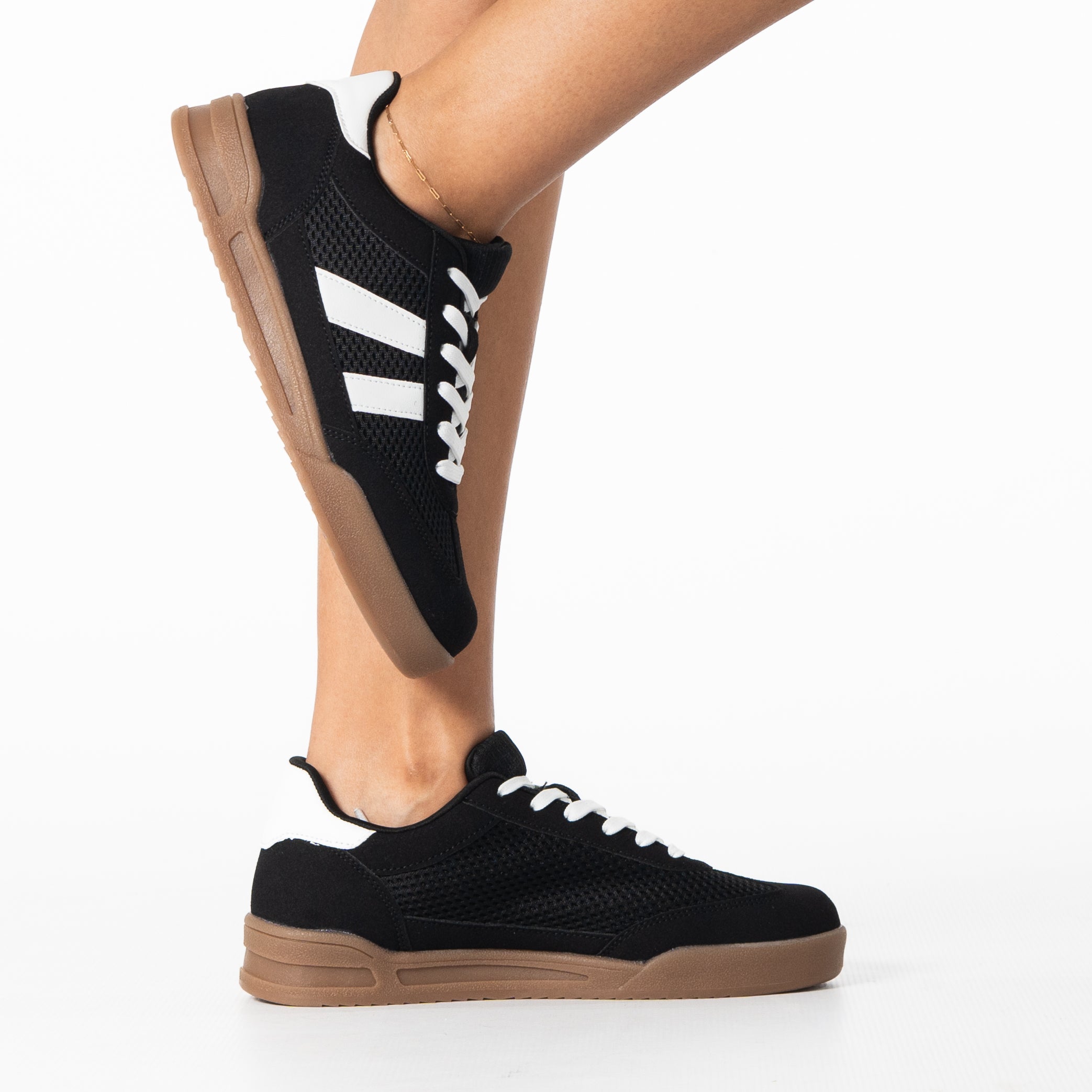 Liddy women's sporty mesh sneaker with bold stripe detail