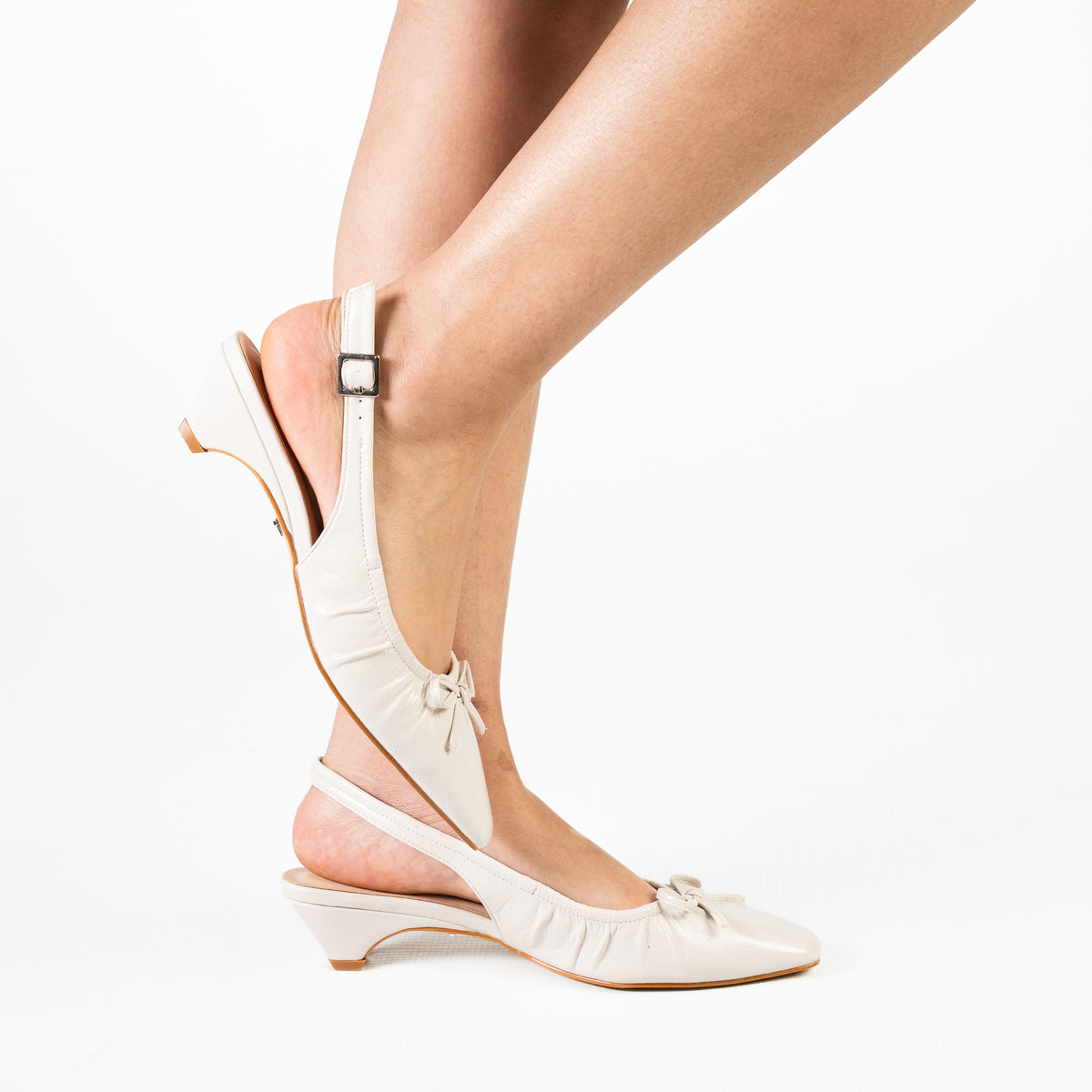 Mova Women's elegant low heel with pointed toe