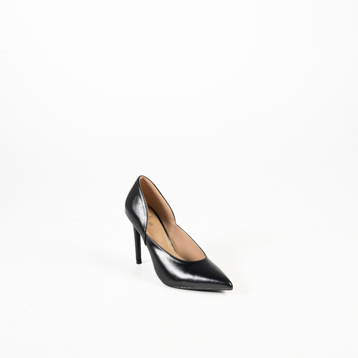 Zori features a slim stiletto heel with elegant taper