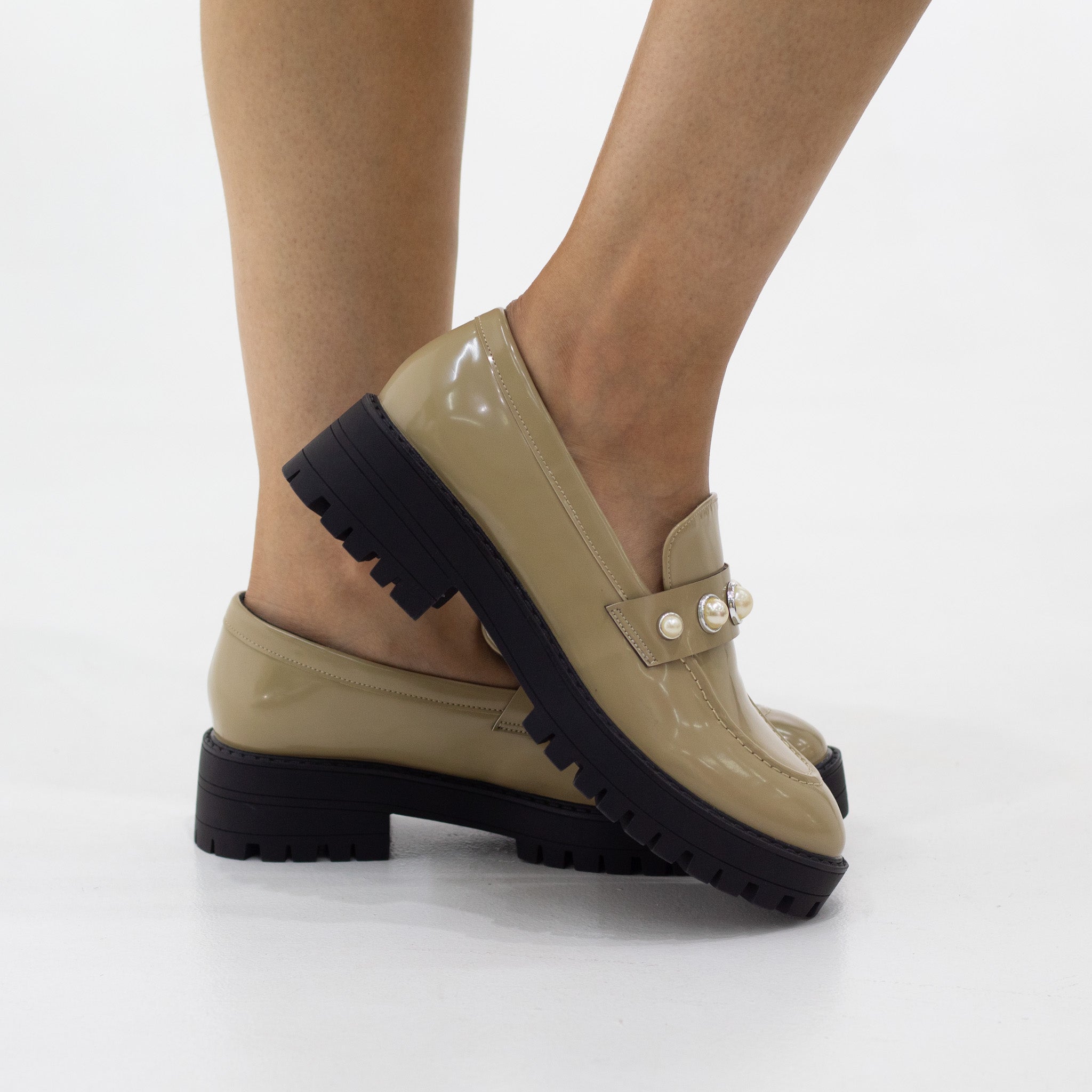 Lofa faux leather loafers crispy with pearls detail