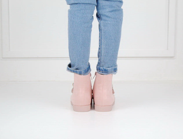 Heath girls boot with front bow pink