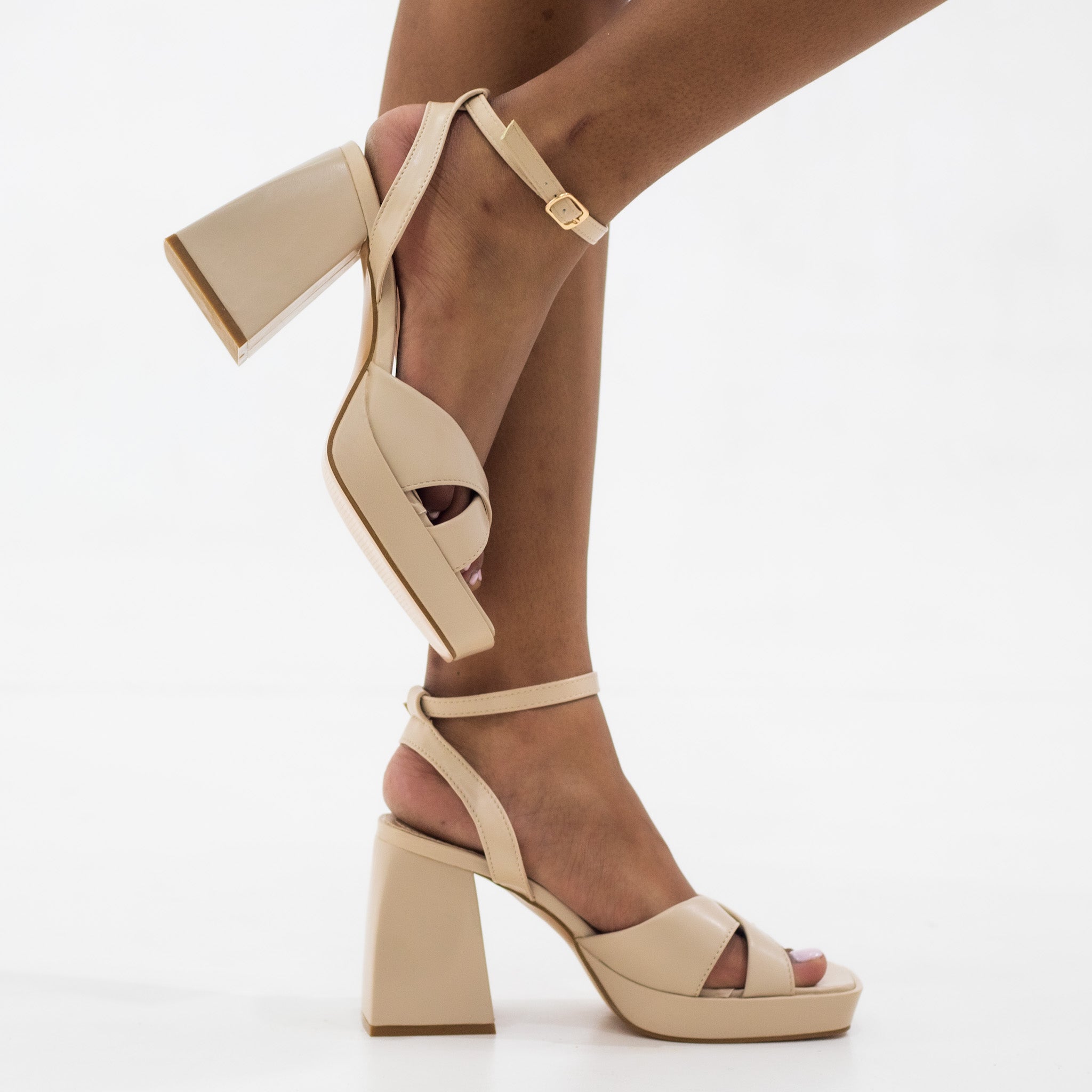 Udoka one band sandal on 7.5cm platform heel beige