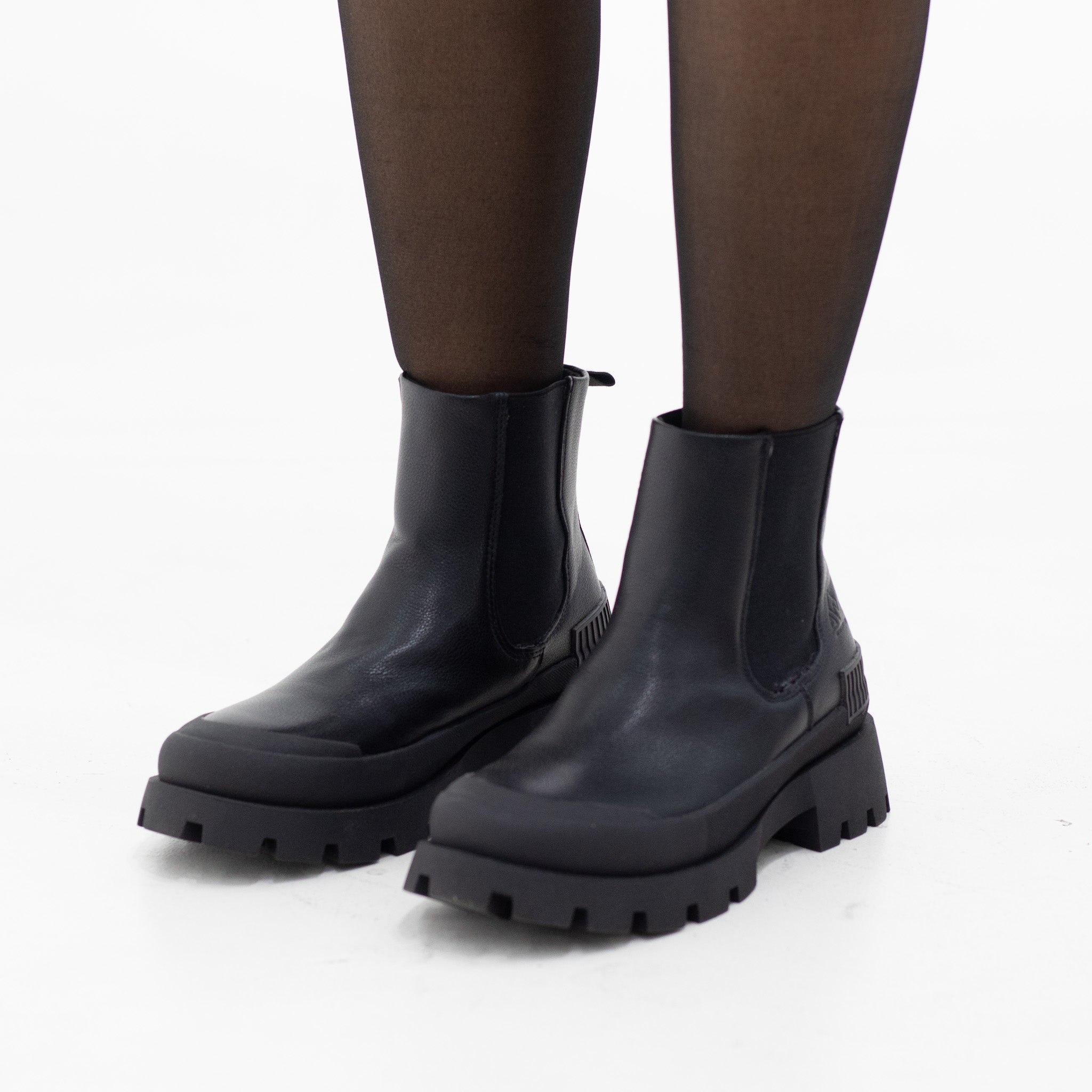 Pacific chelsea chuncky ankle boot black