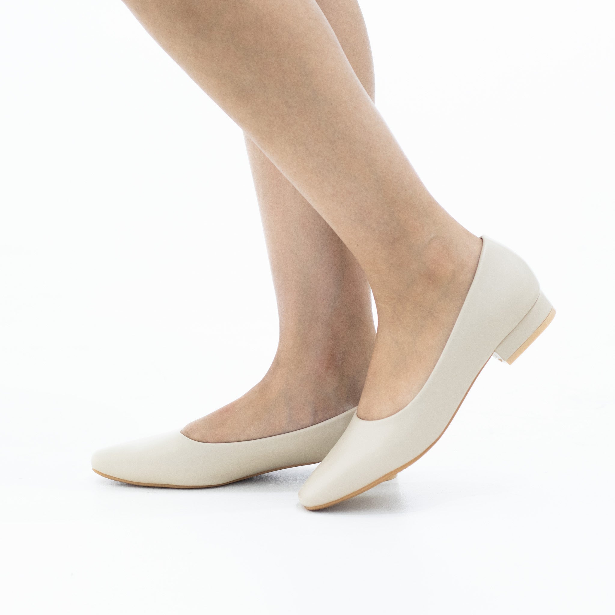 Scorpio comfort 2cm low heel court shoe beige