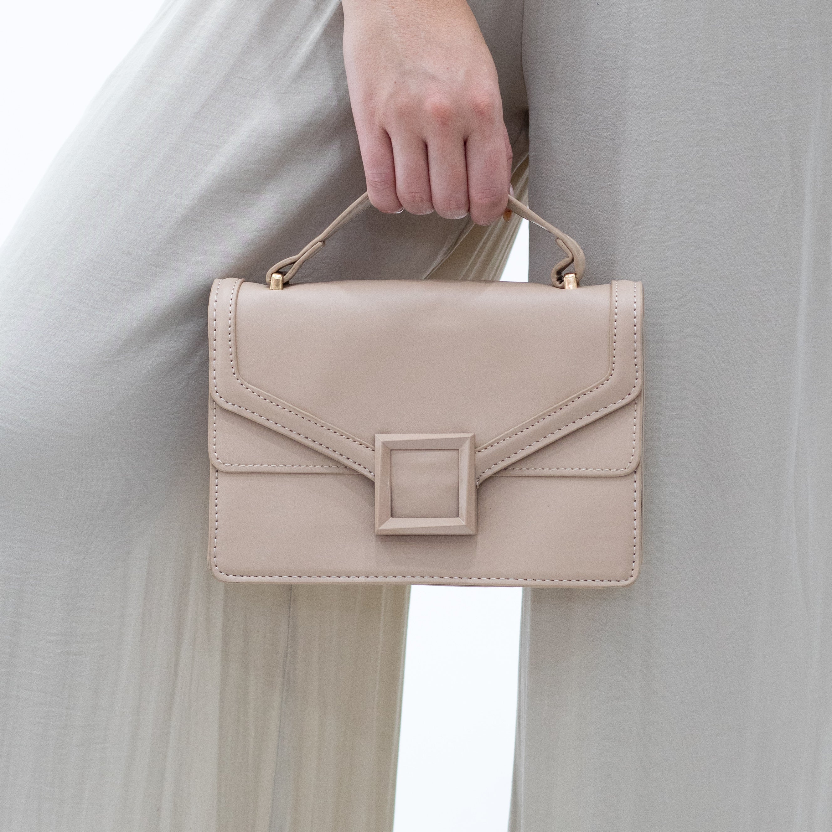 Leni sqr clasp cross-body bag