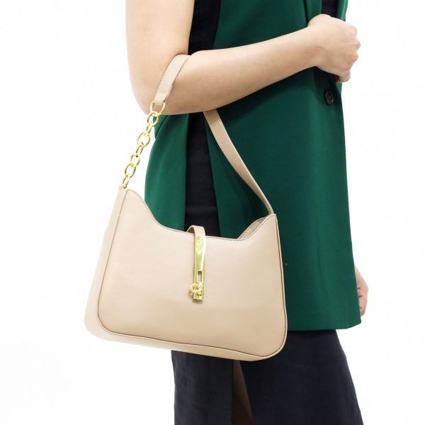 Tyria minimalist shoulder bag with clasp