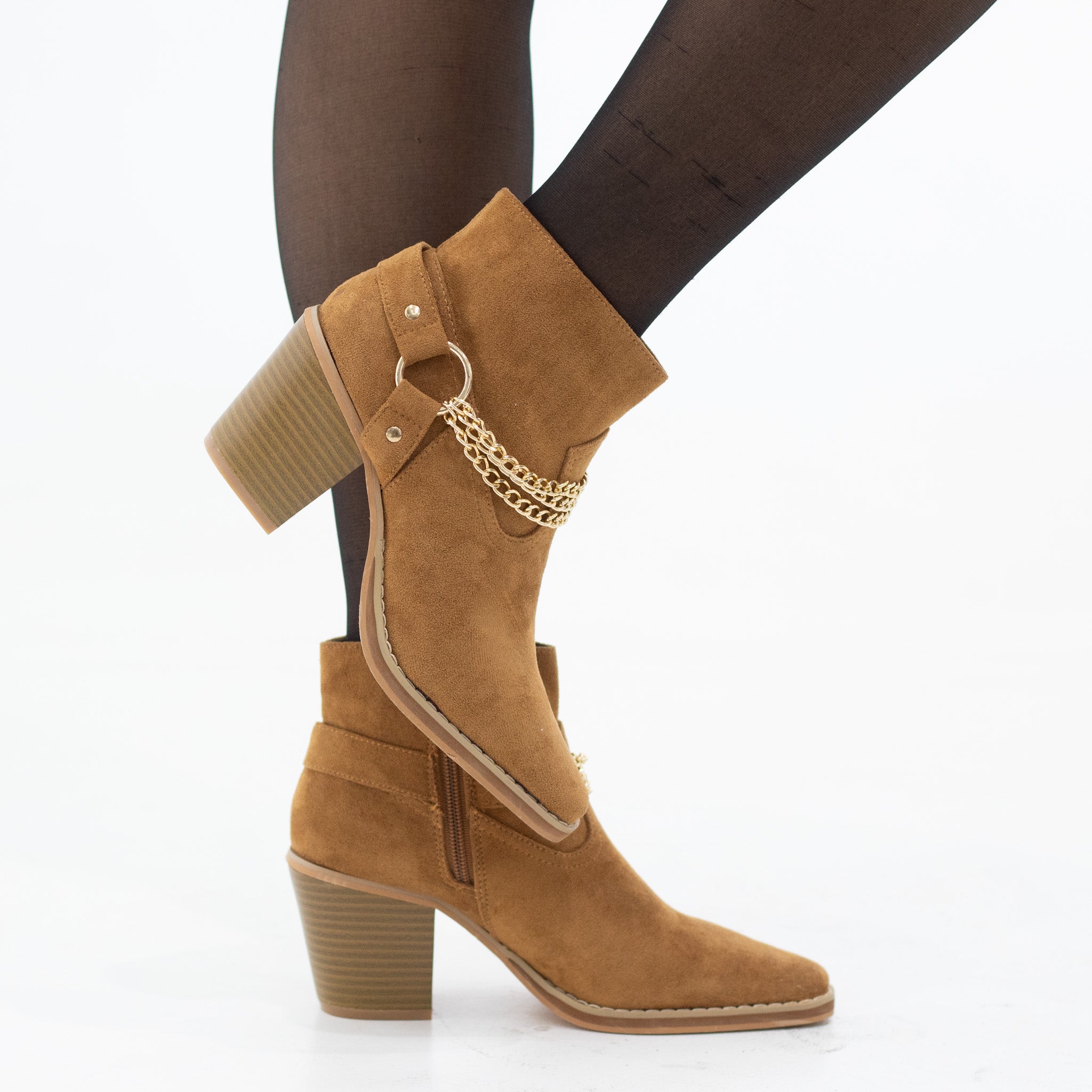 Dinsko chain detailed on 7.5cm heel camel