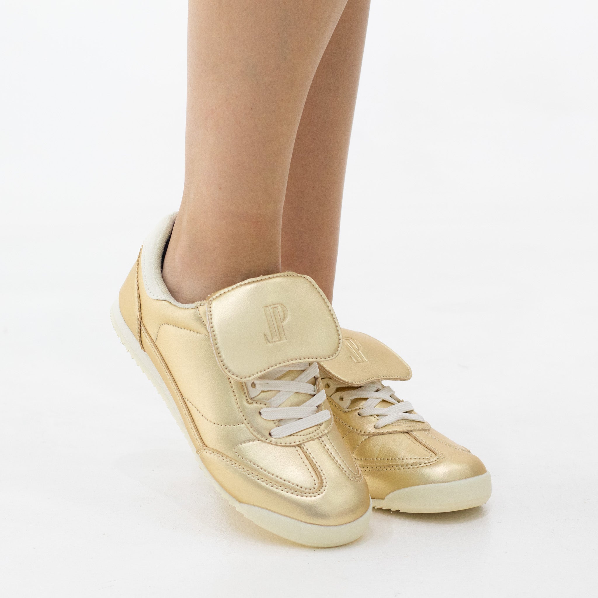 Kajsa metallic panels embroidered lace-up sneaker