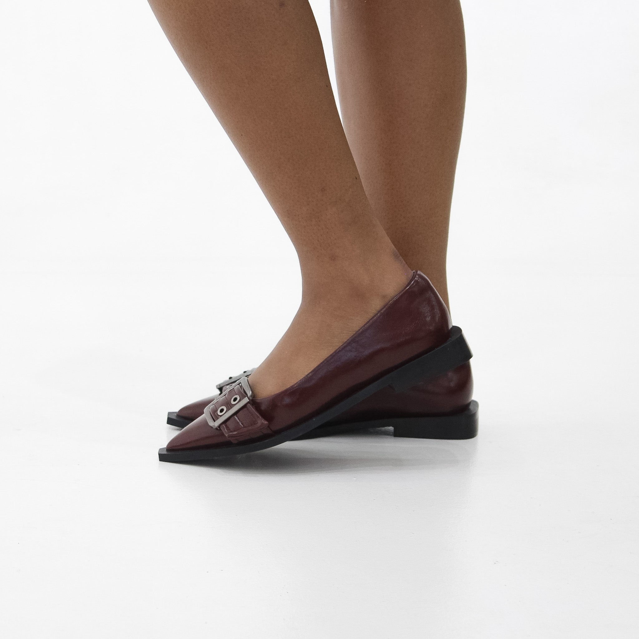 Alicja sharp silhouette toe buckle embellished gladiator pump