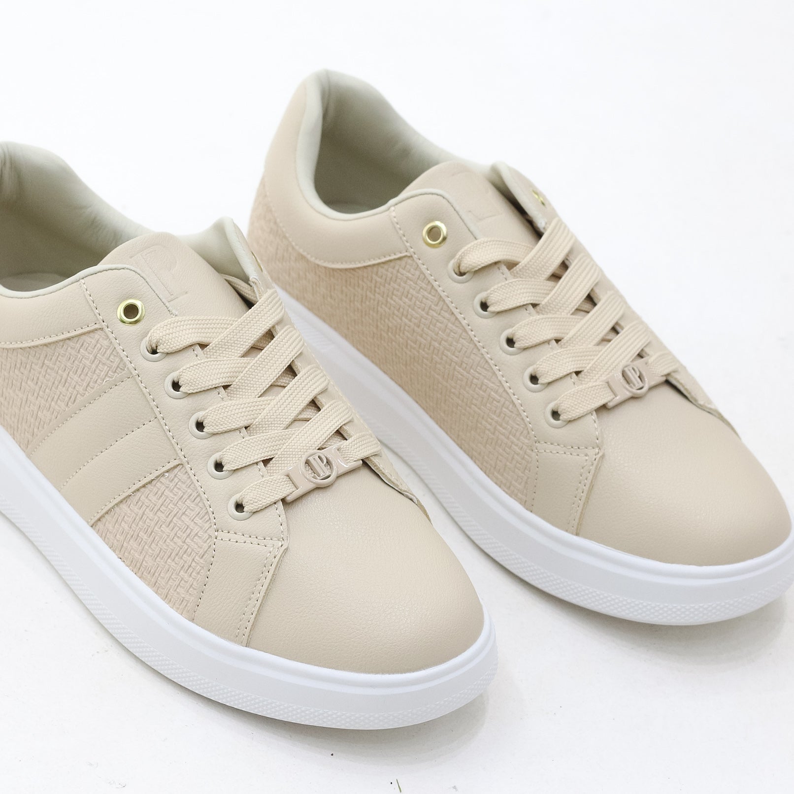 Apron chunky sole lace-up casual sneaker