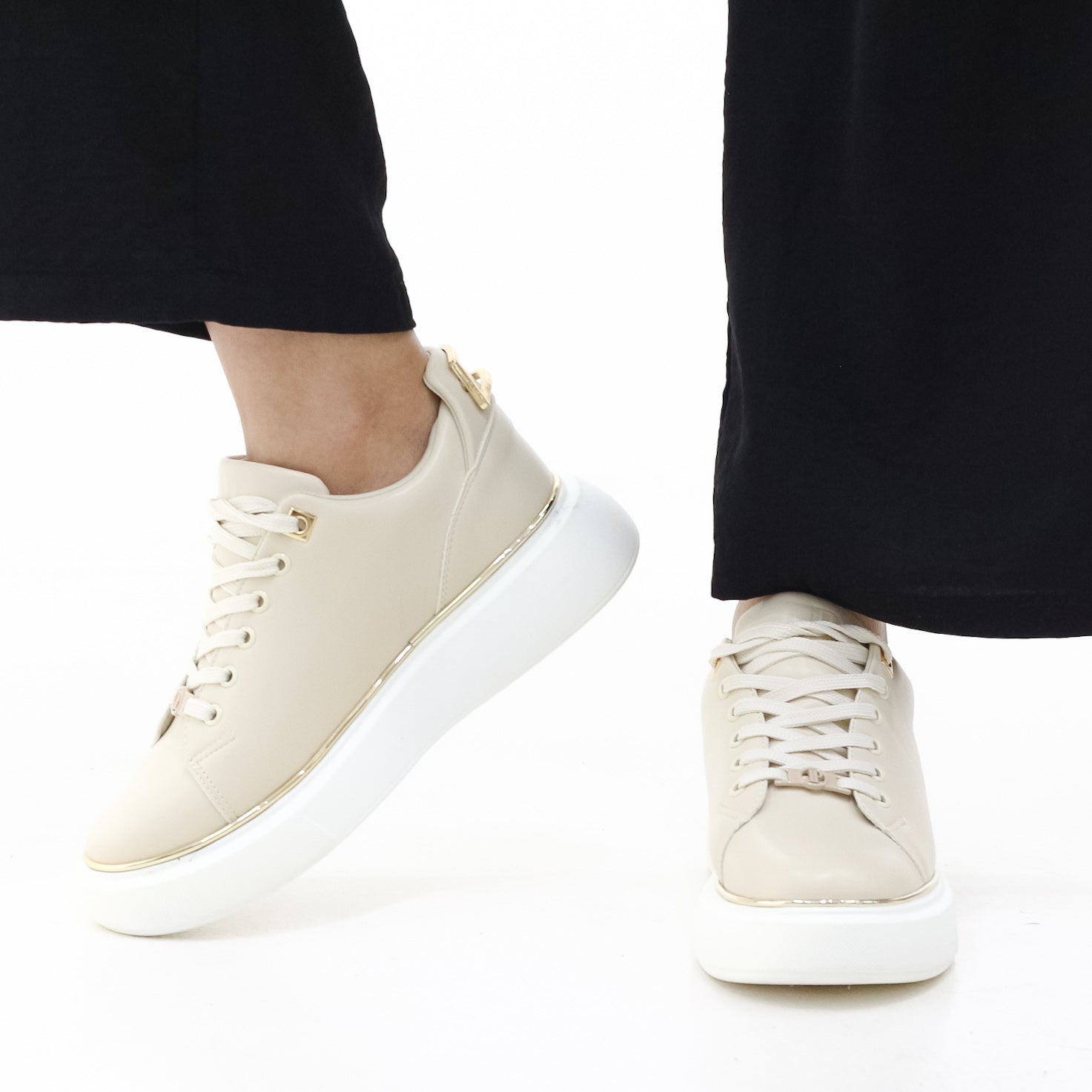 Carol lace-up casual sneaker
