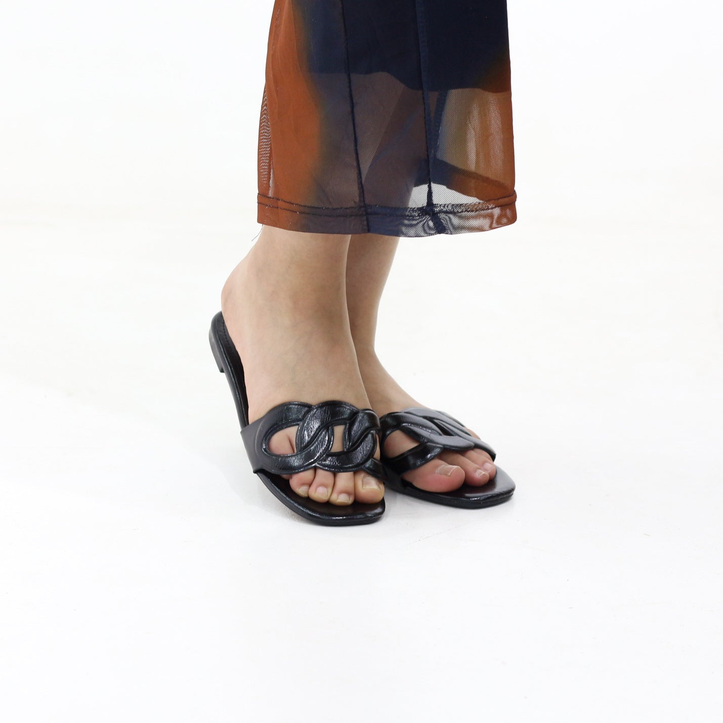 Smart padded interlock strap slip-on flat sandals