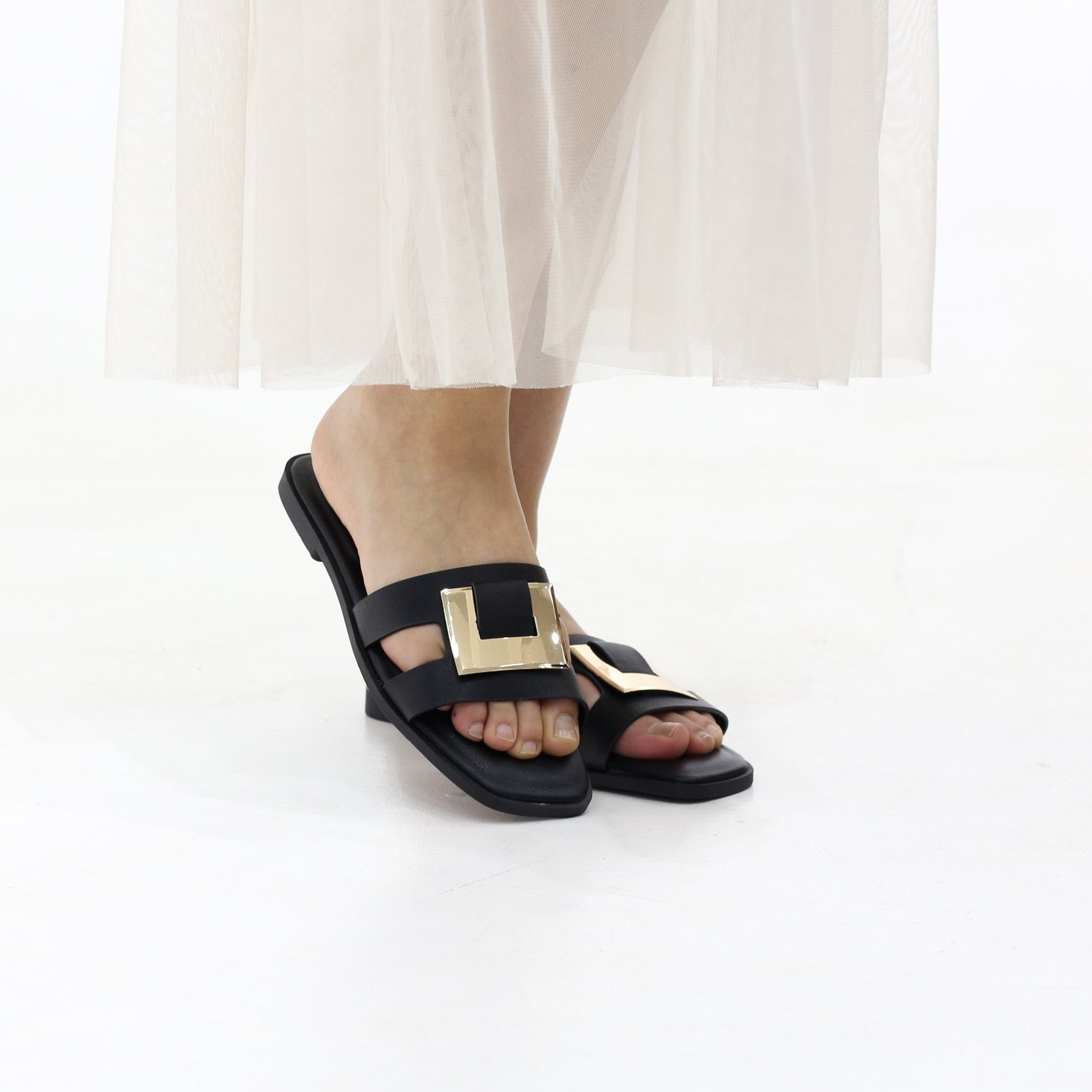 Frost slip-on flat sandal