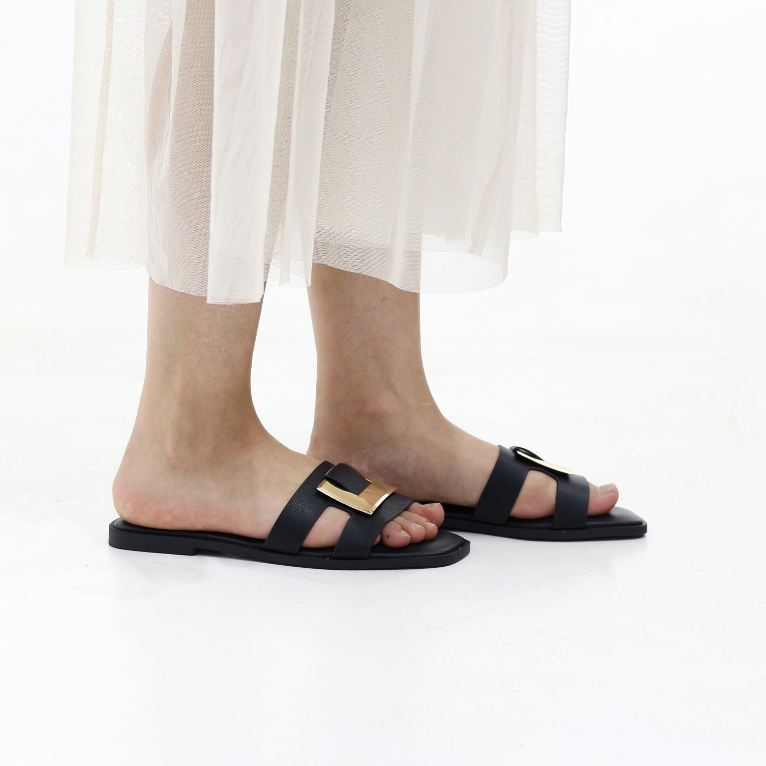 Frost slip-on flat sandal