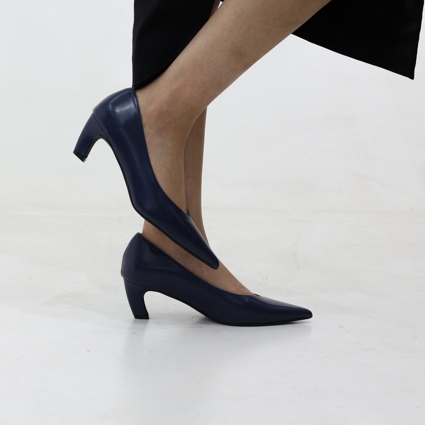 Azainia pointed toe low kitten 6cm heel with