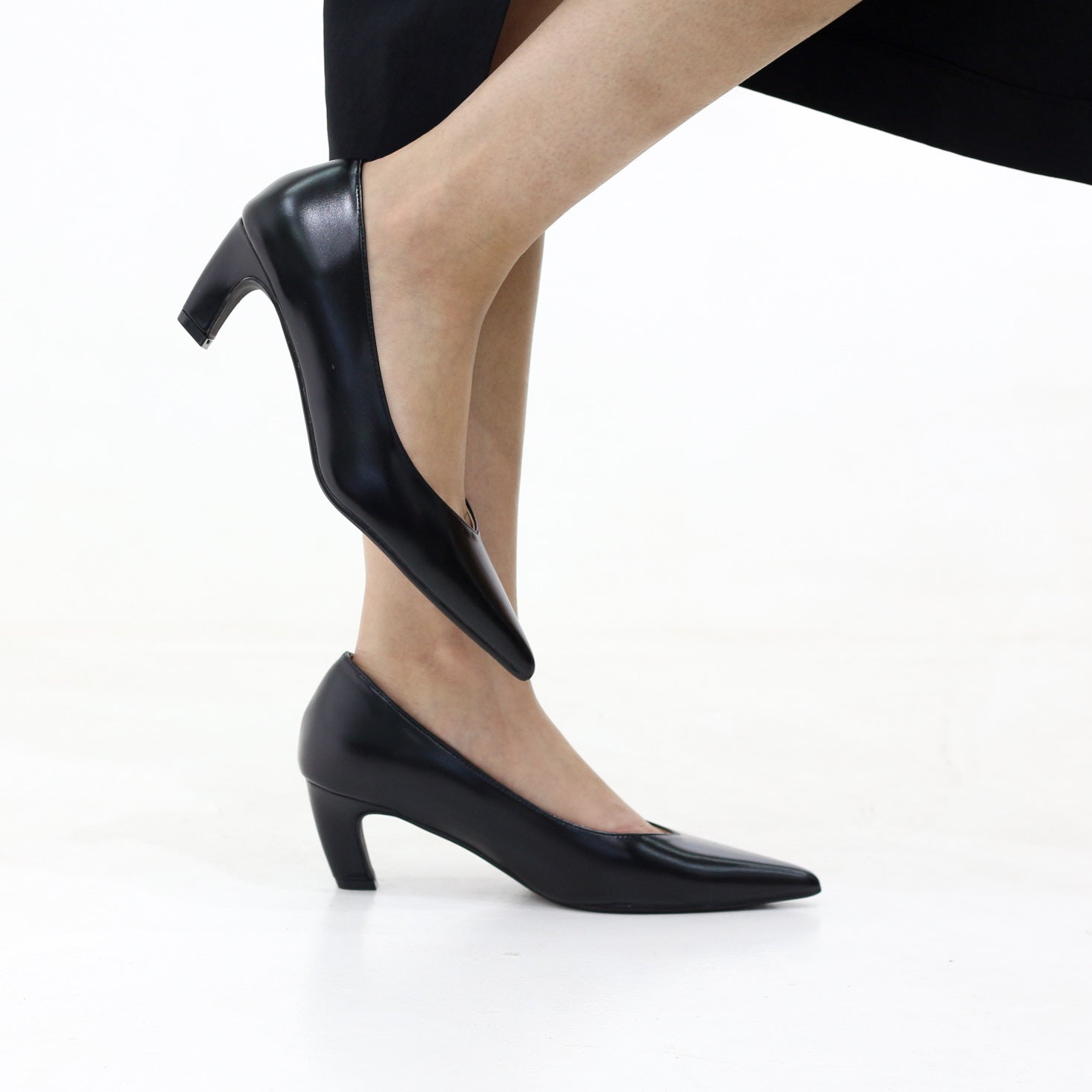 Azainia pointed toe low kitten 6cm heel with