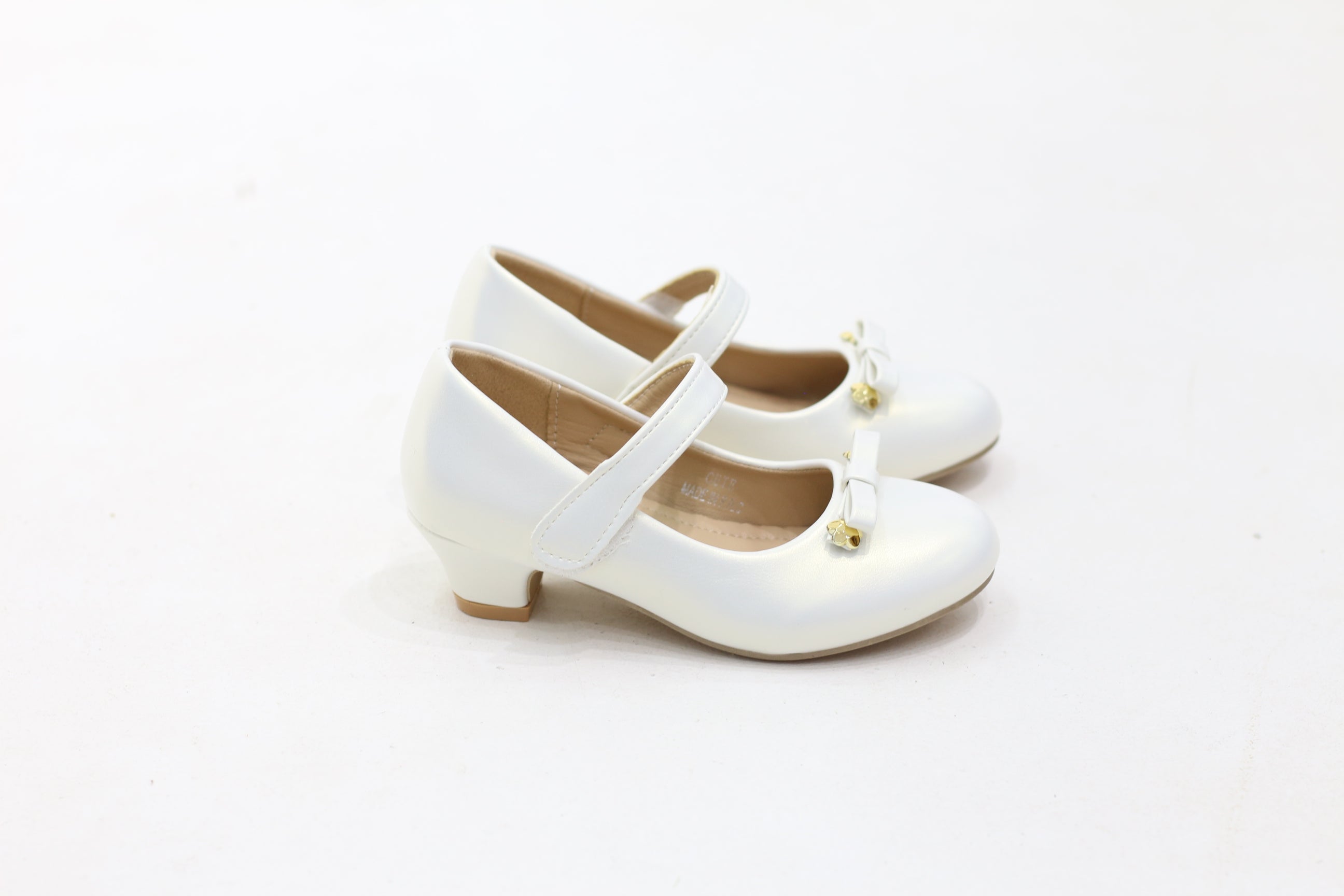 Cute chic glossy infant girls pumps with bow detail