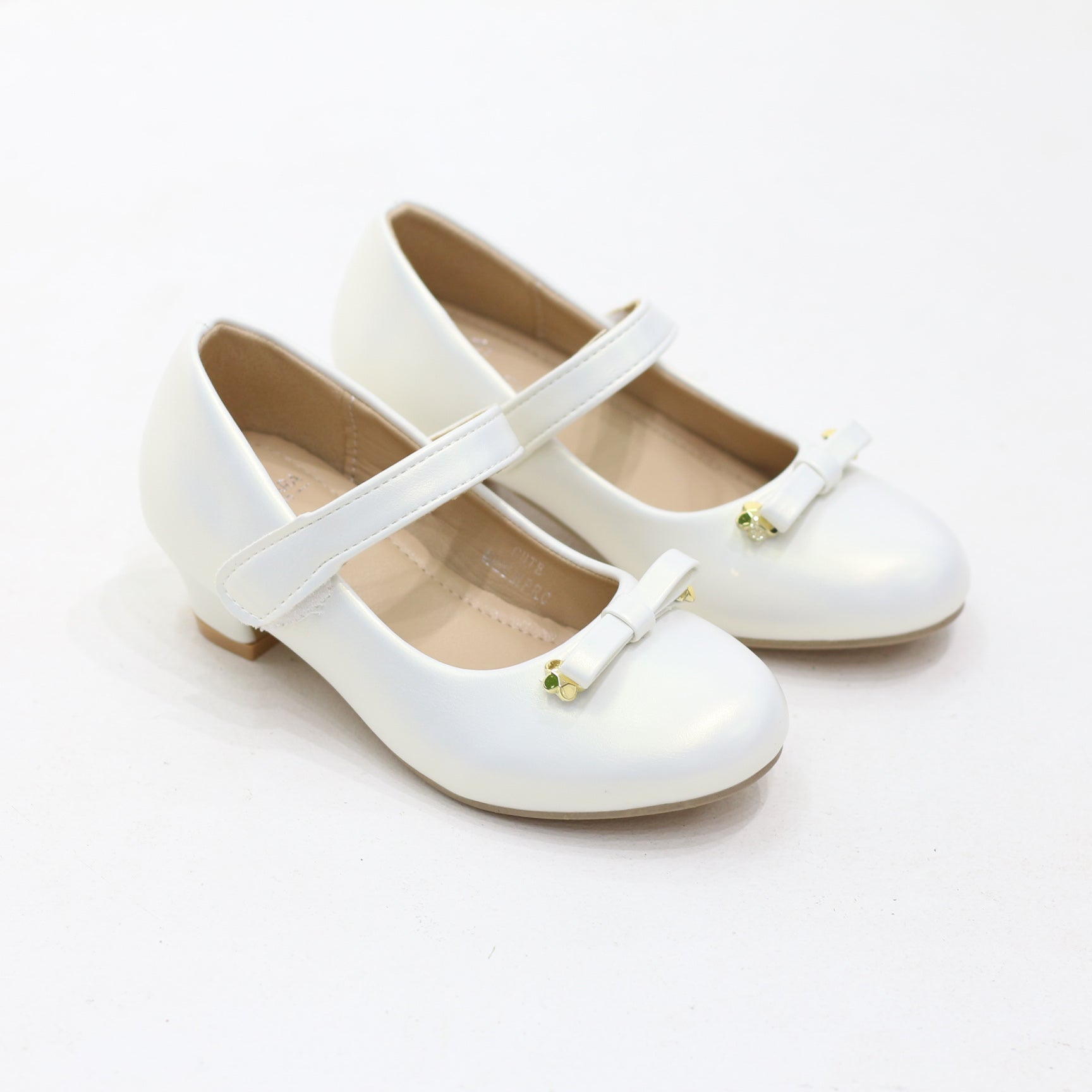 Cute chic glossy girls pumps with bow detail