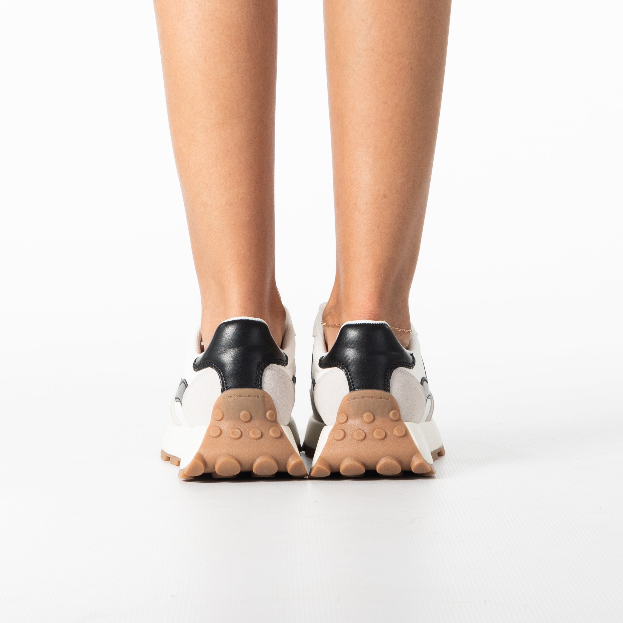 Paige women's sporty contrast sneaker with chunky sole style