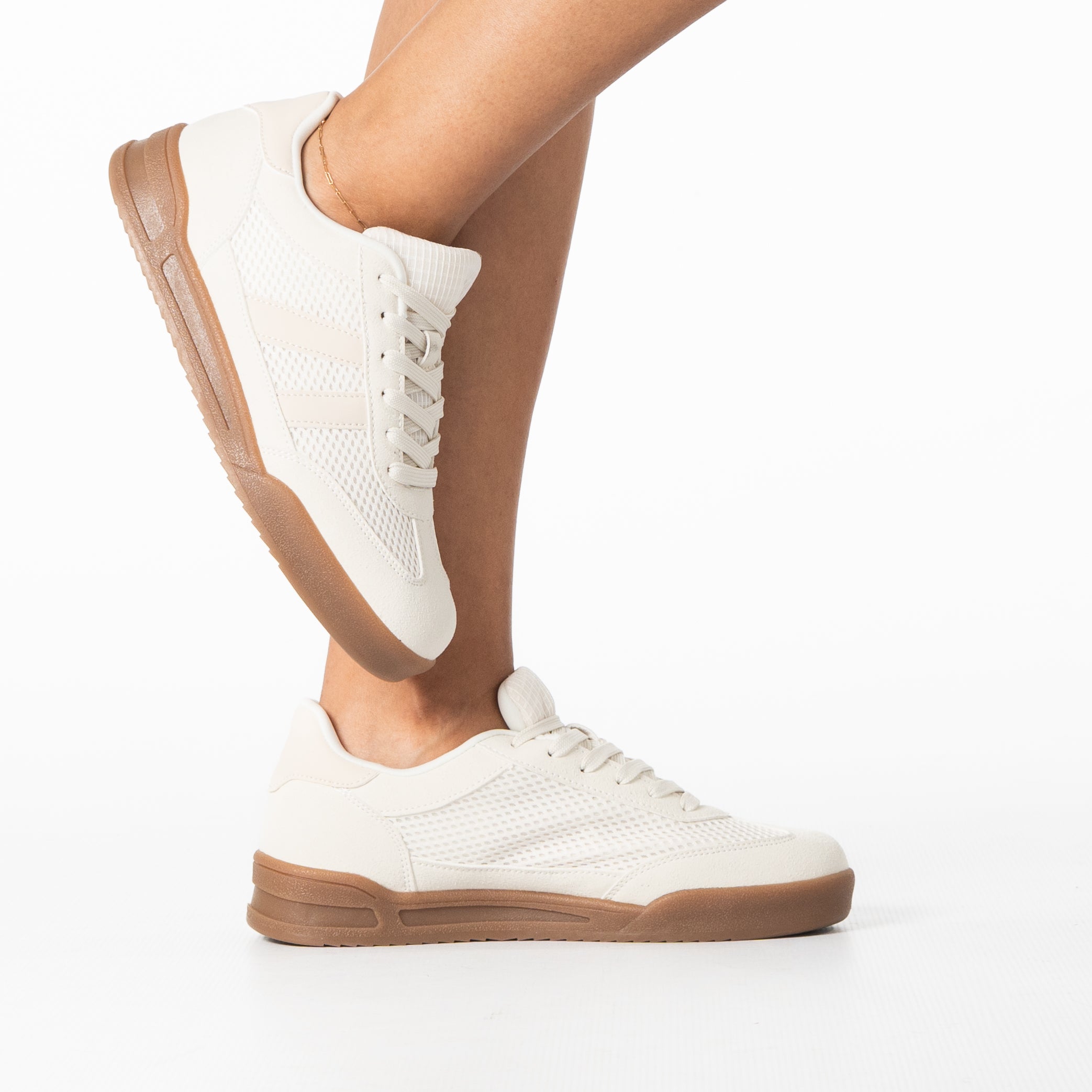Liddy women's sporty mesh sneaker with bold stripe detail