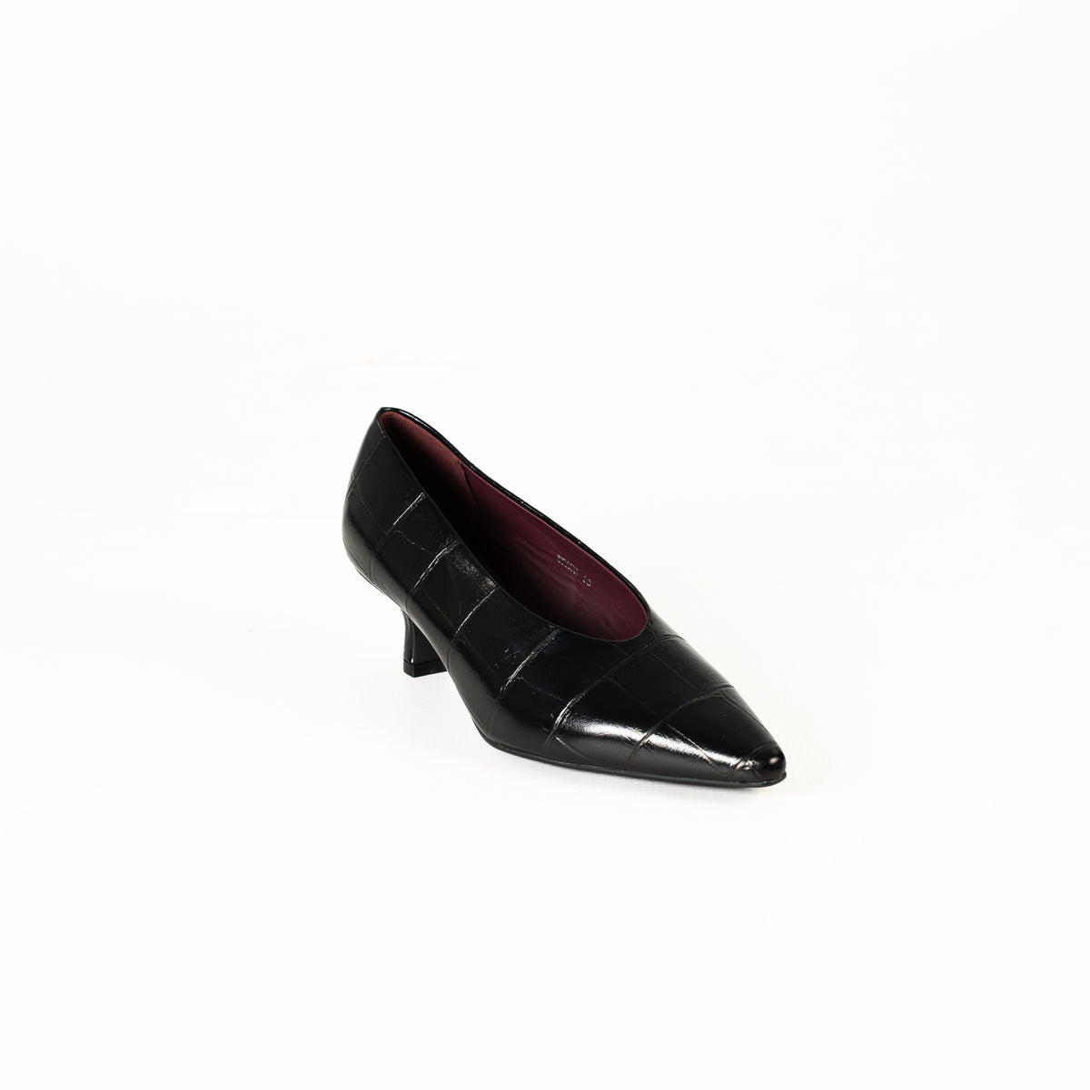 Braun women's pointed-toe kitten heels