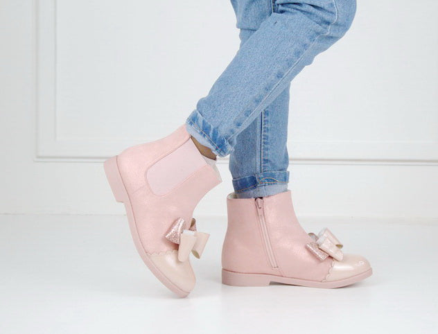 Heath girls boot with front bow pink