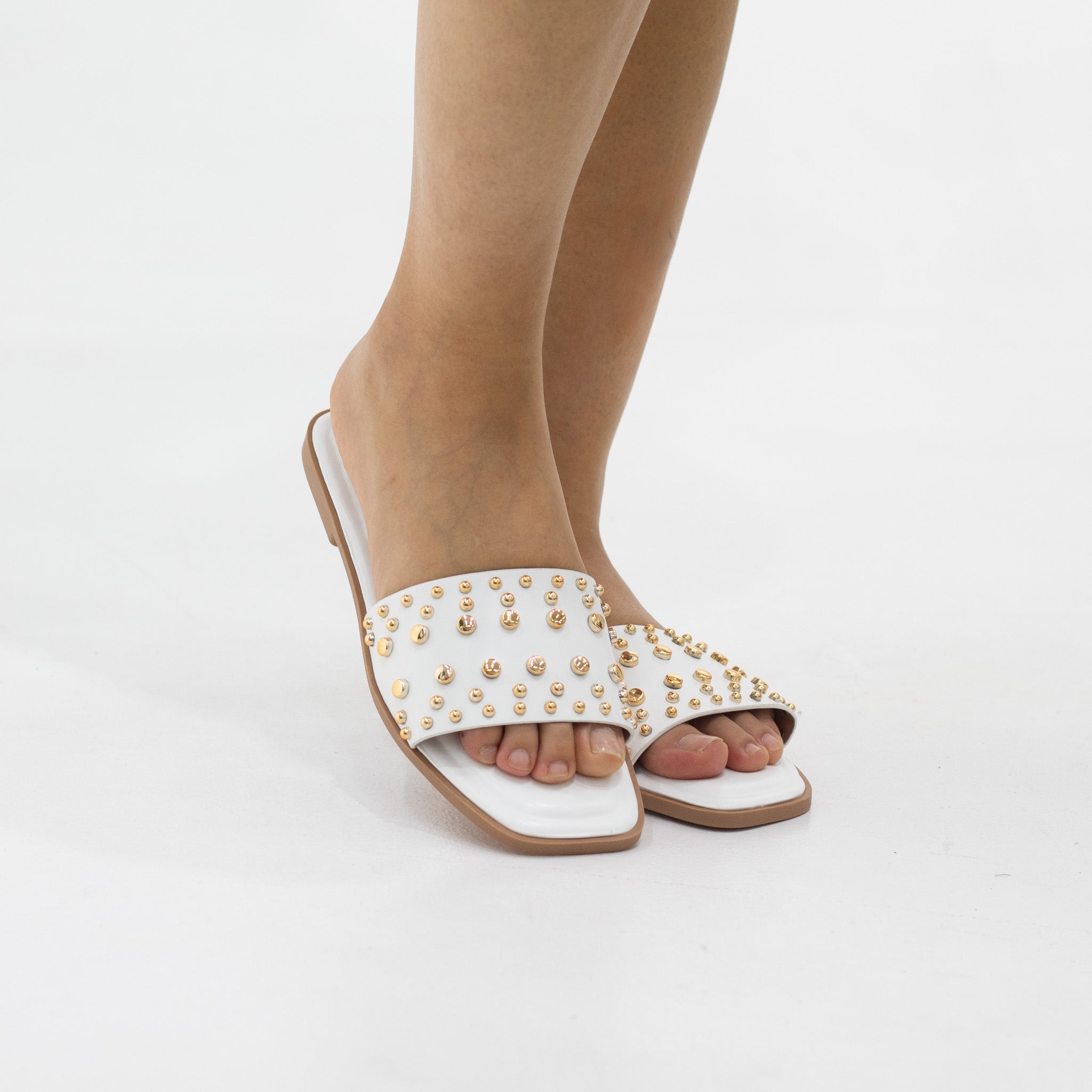 Stud one band studded slide on a flat unit