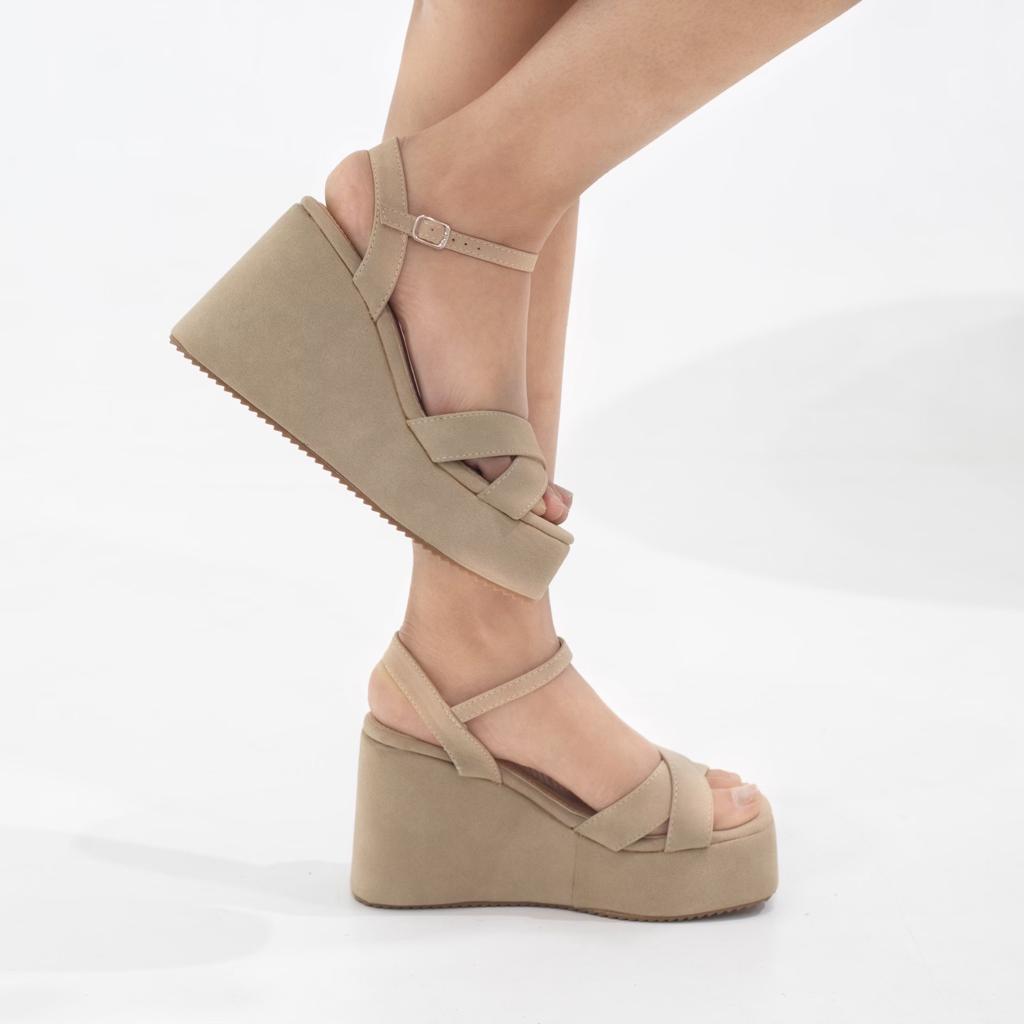 Festive espadrille wedge sandals beige