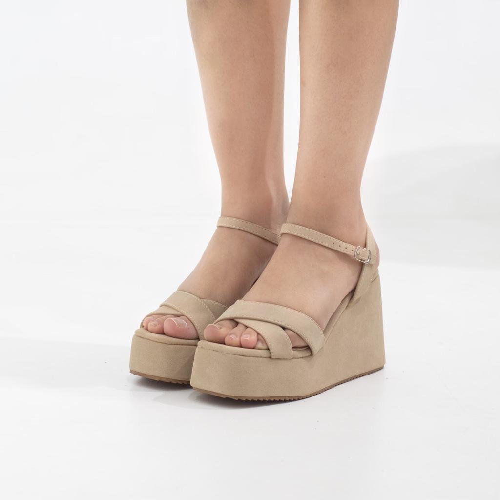 Festive espadrille wedge sandals beige