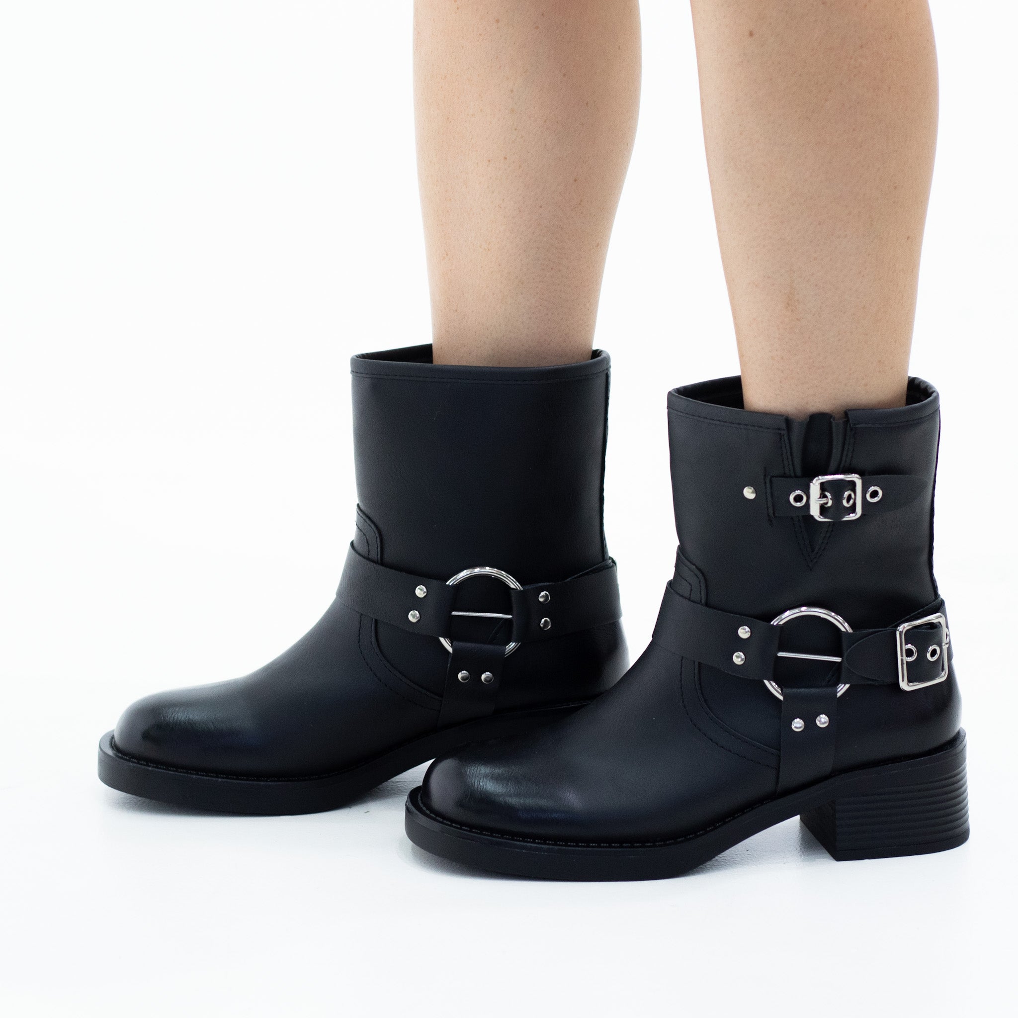 Brumby 4cm flat heel double belt buckle detailed ankle boot black