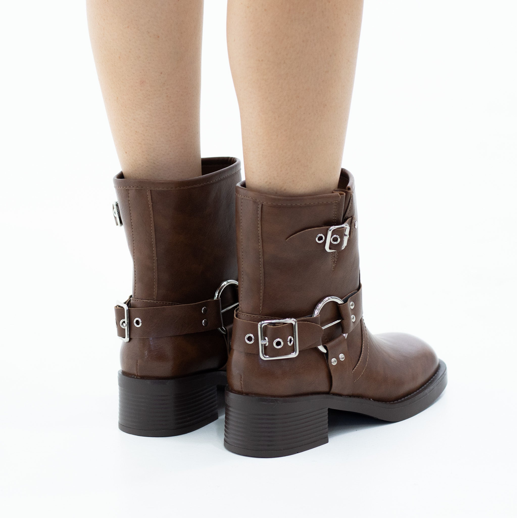 Brumby 4cm flat heel double belt buckle detailed ankle boot brown