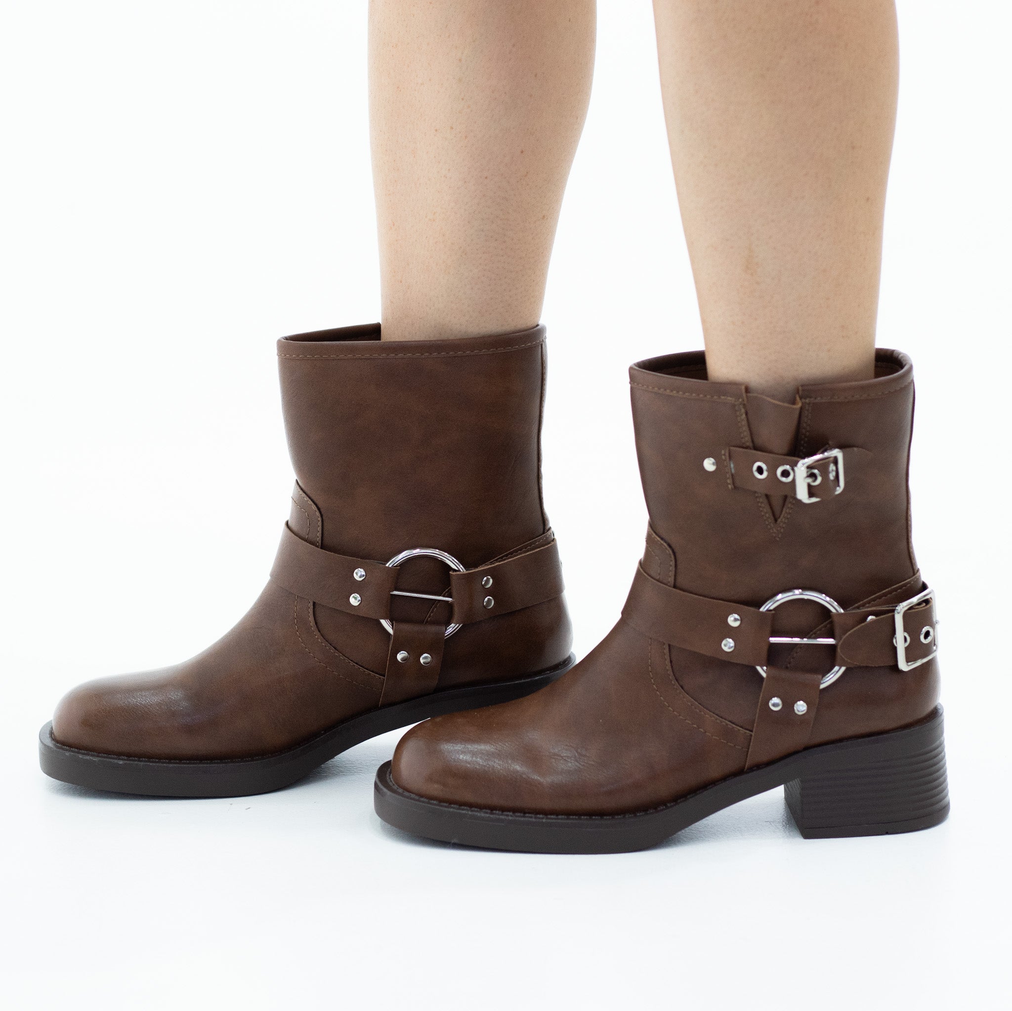 Brumby 4cm flat heel double belt buckle detailed ankle boot brown