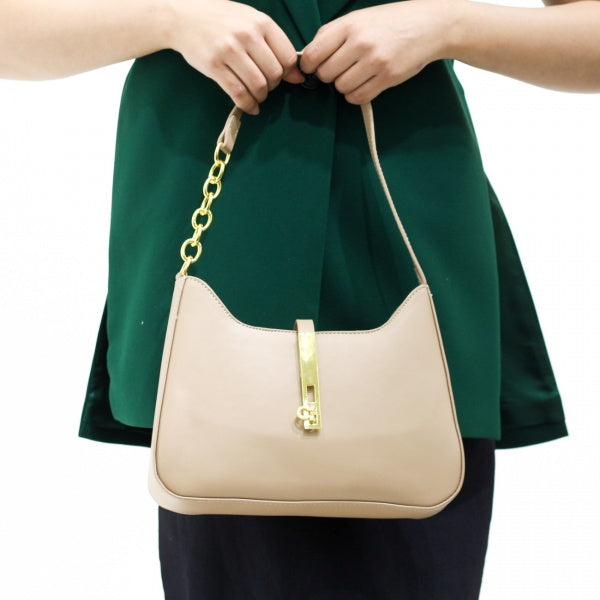 Tyria minimalist shoulder bag with clasp